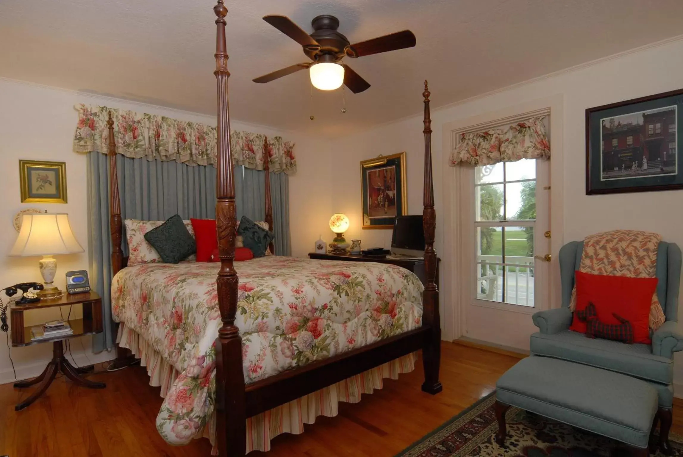 Photo of the whole room, Bed in Sabal Palm House Bed and Breakfast