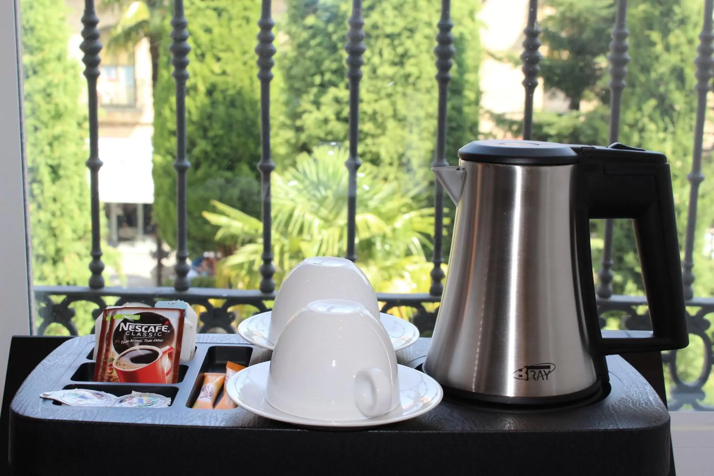 Coffee/tea facilities in Salamanca Suites Libertad