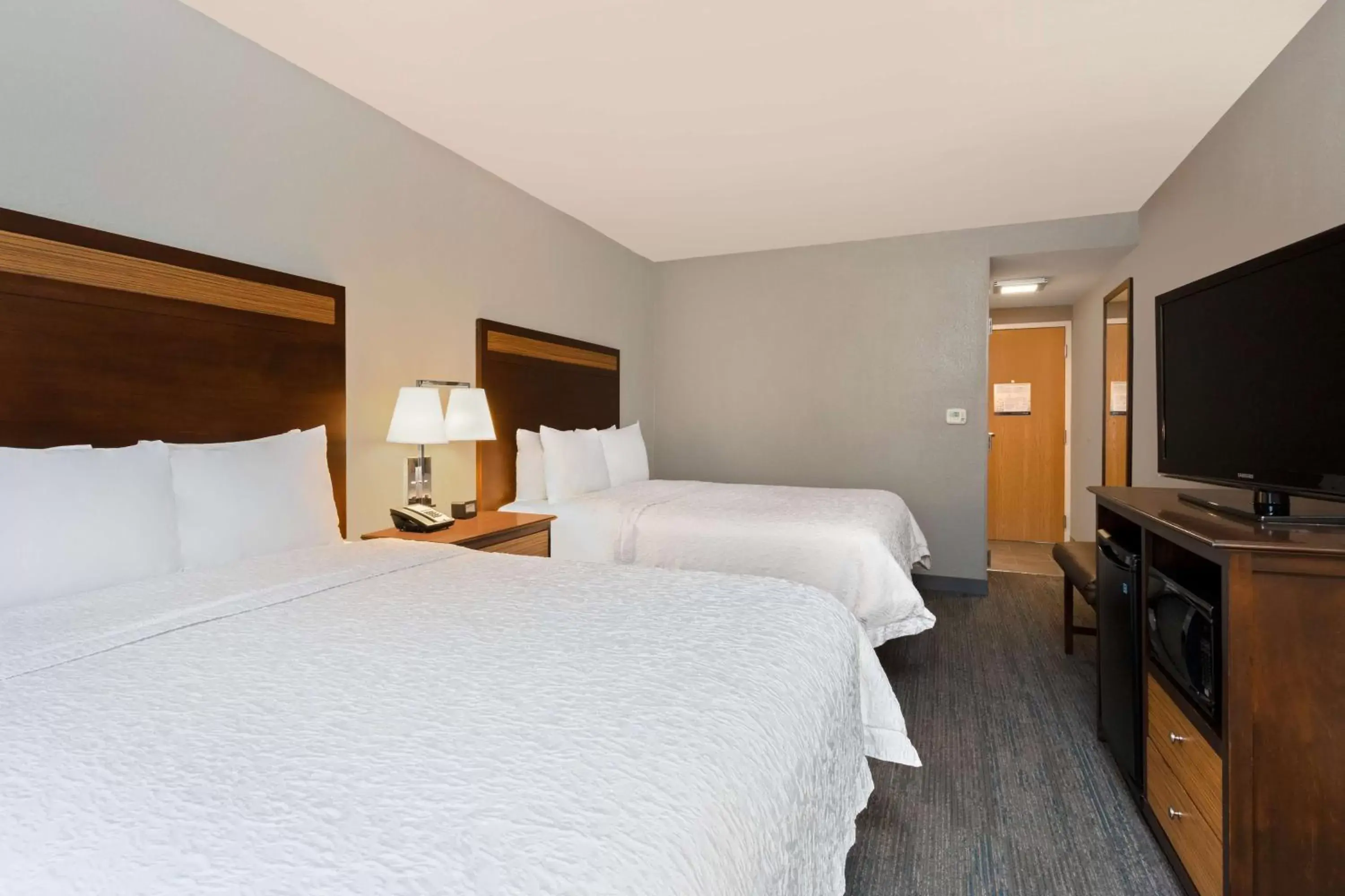 Bed in Hampton Inn & Suites Fort Myers Beach/Sanibel Gateway