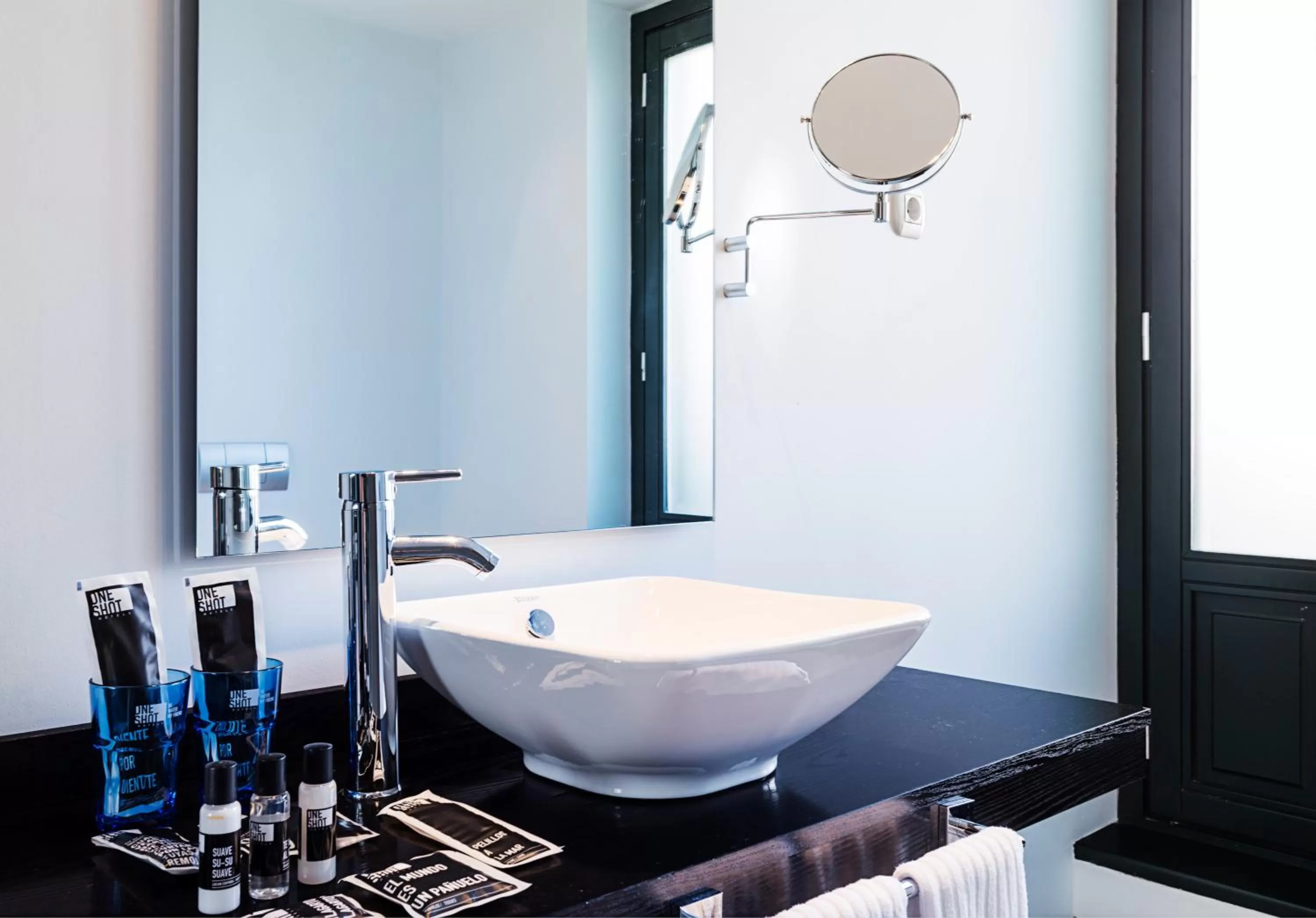 Bathroom in One Shot Luchana