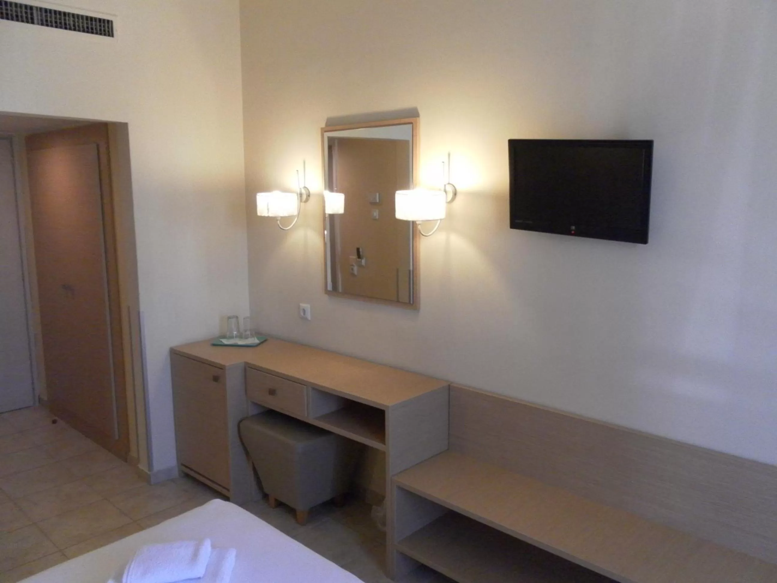 Bedroom, TV/Entertainment Center in Esperia