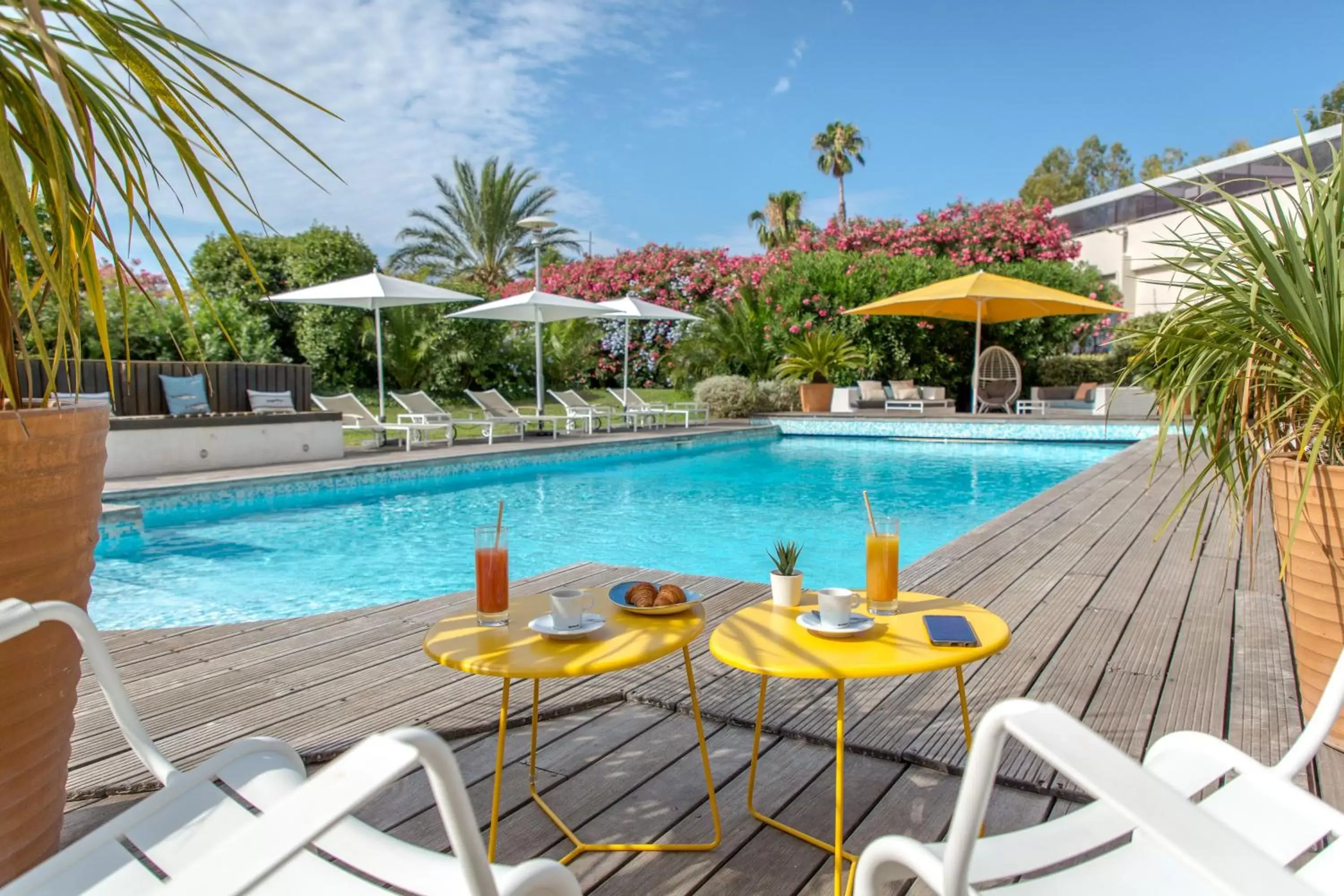 Swimming Pool in Mercure Hyères Centre Côte d'Azur