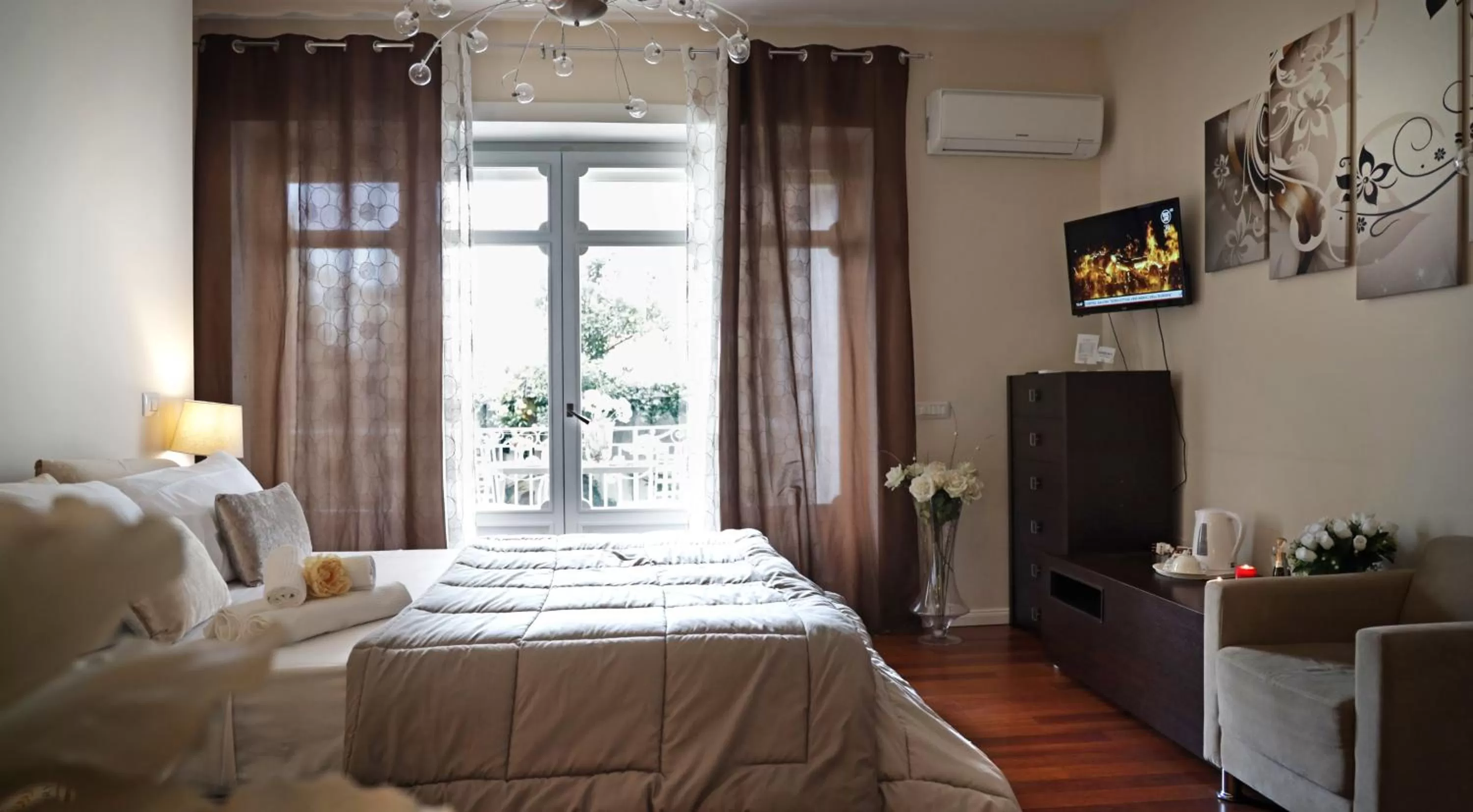 Bed in Pompeii Ruins De Charme B&B