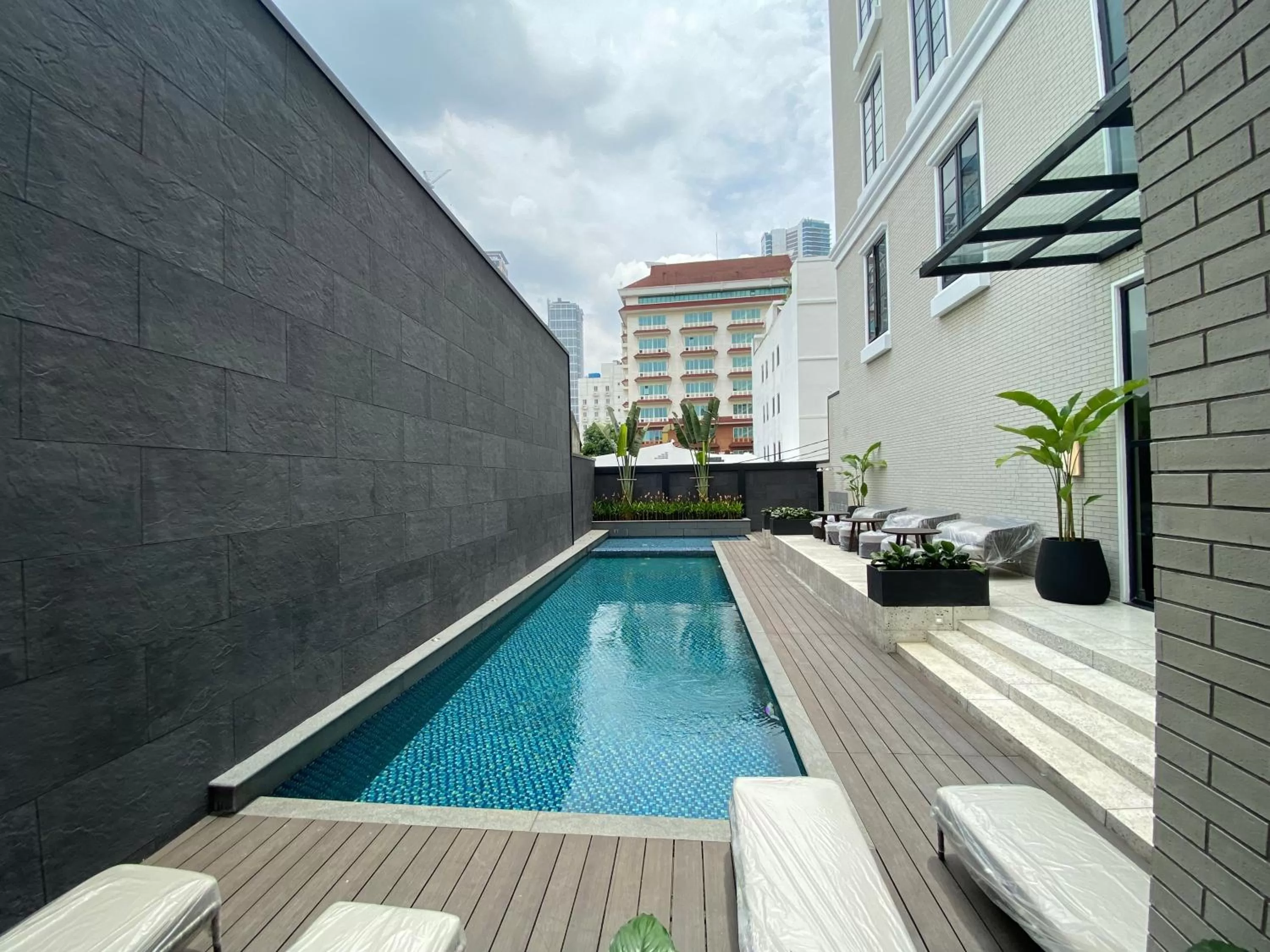 Swimming Pool in Maia Hotel Jakarta