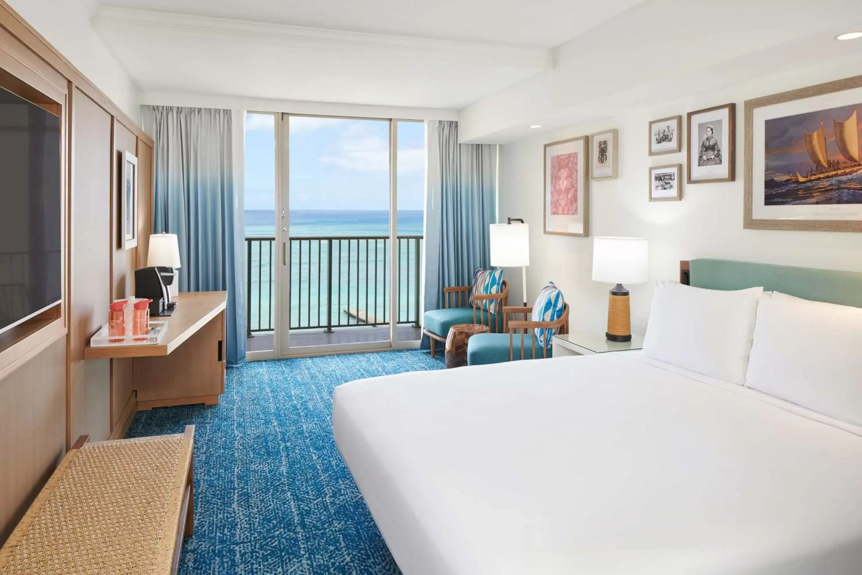 Club Oceanfront 1 King Bed in OUTRIGGER Reef Waikiki Beach Resort