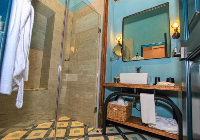 Antigua Trece Hotel Fusión