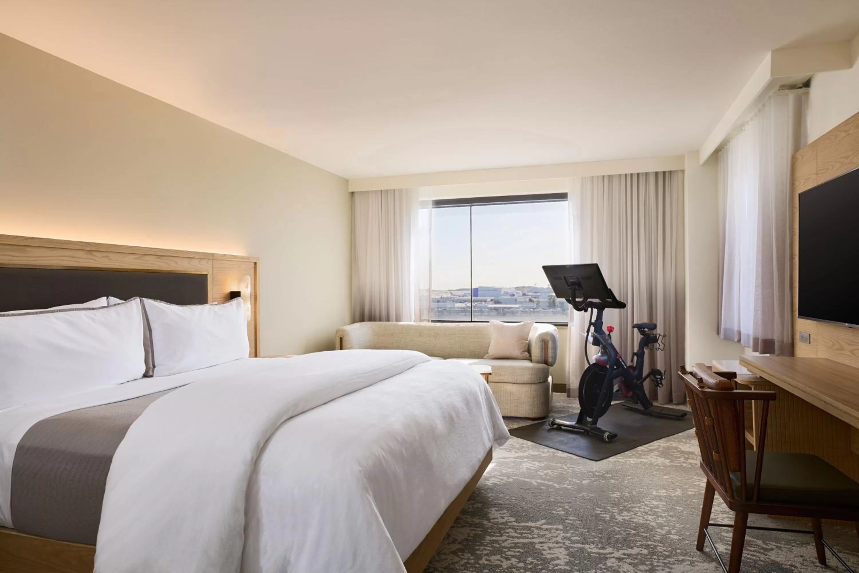 Photo of the whole room, Bed in The Westin Los Angeles Airport
