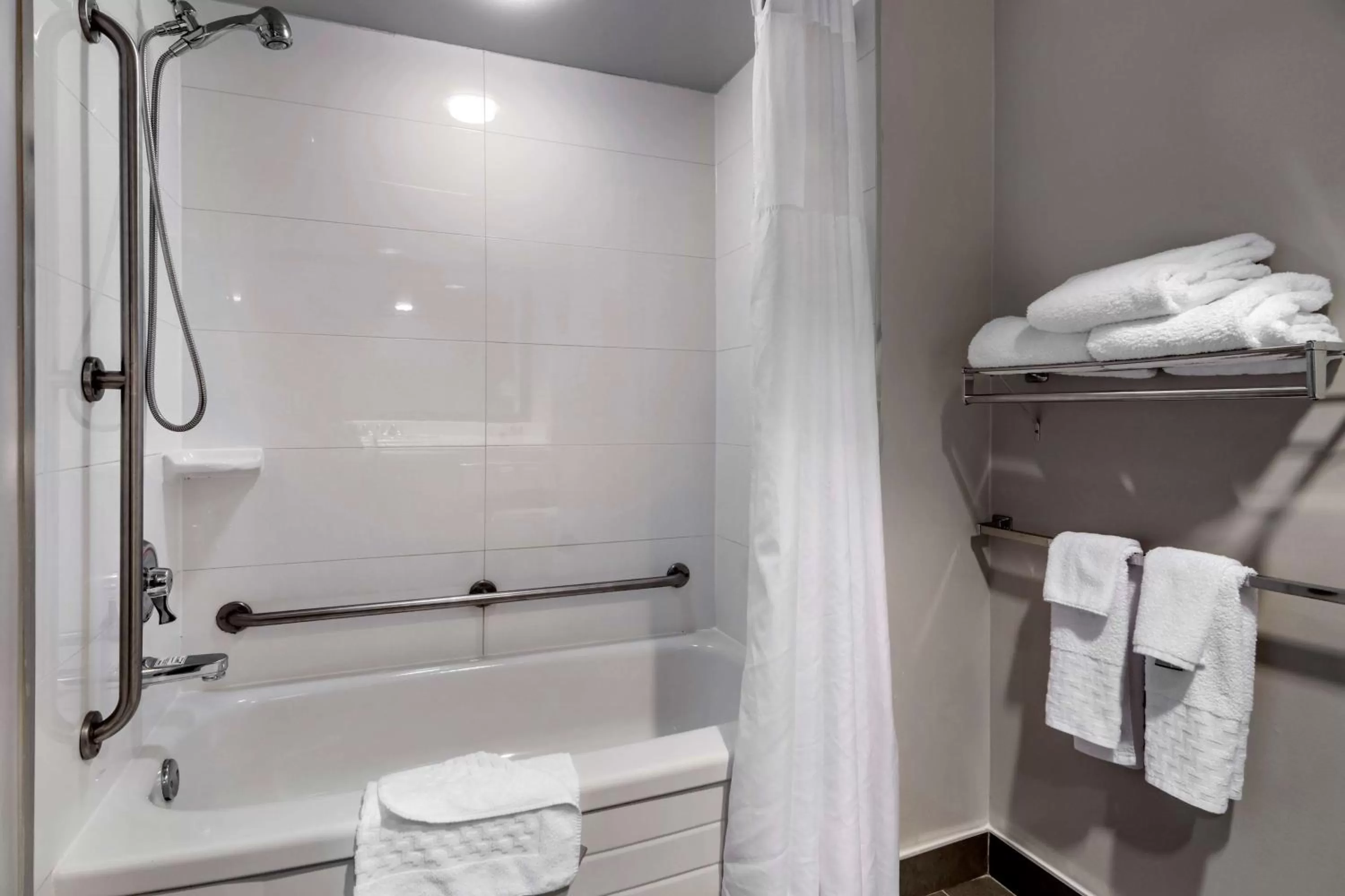 Bathroom in Best Western Plus Vancouver Airport Hotel