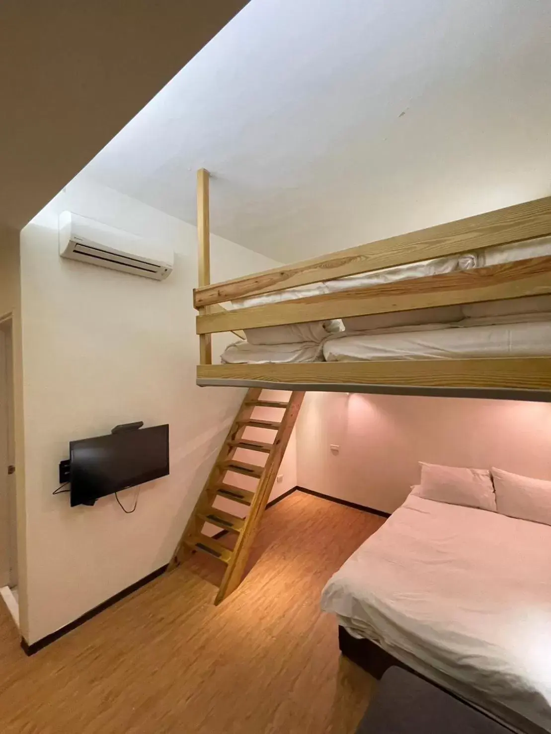 Bunk Bed in Honey Prince