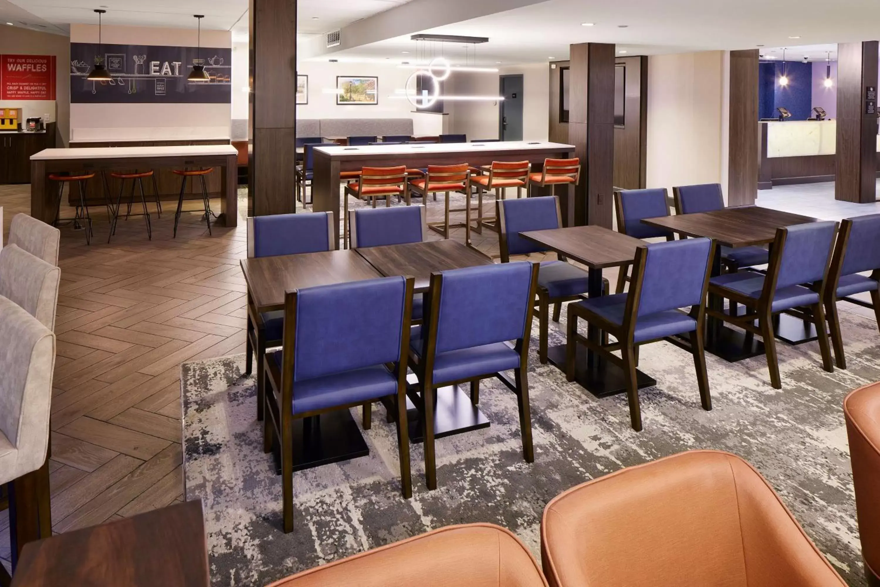 Breakfast, Restaurant/Places to Eat in Hampton Inn Newark Airport