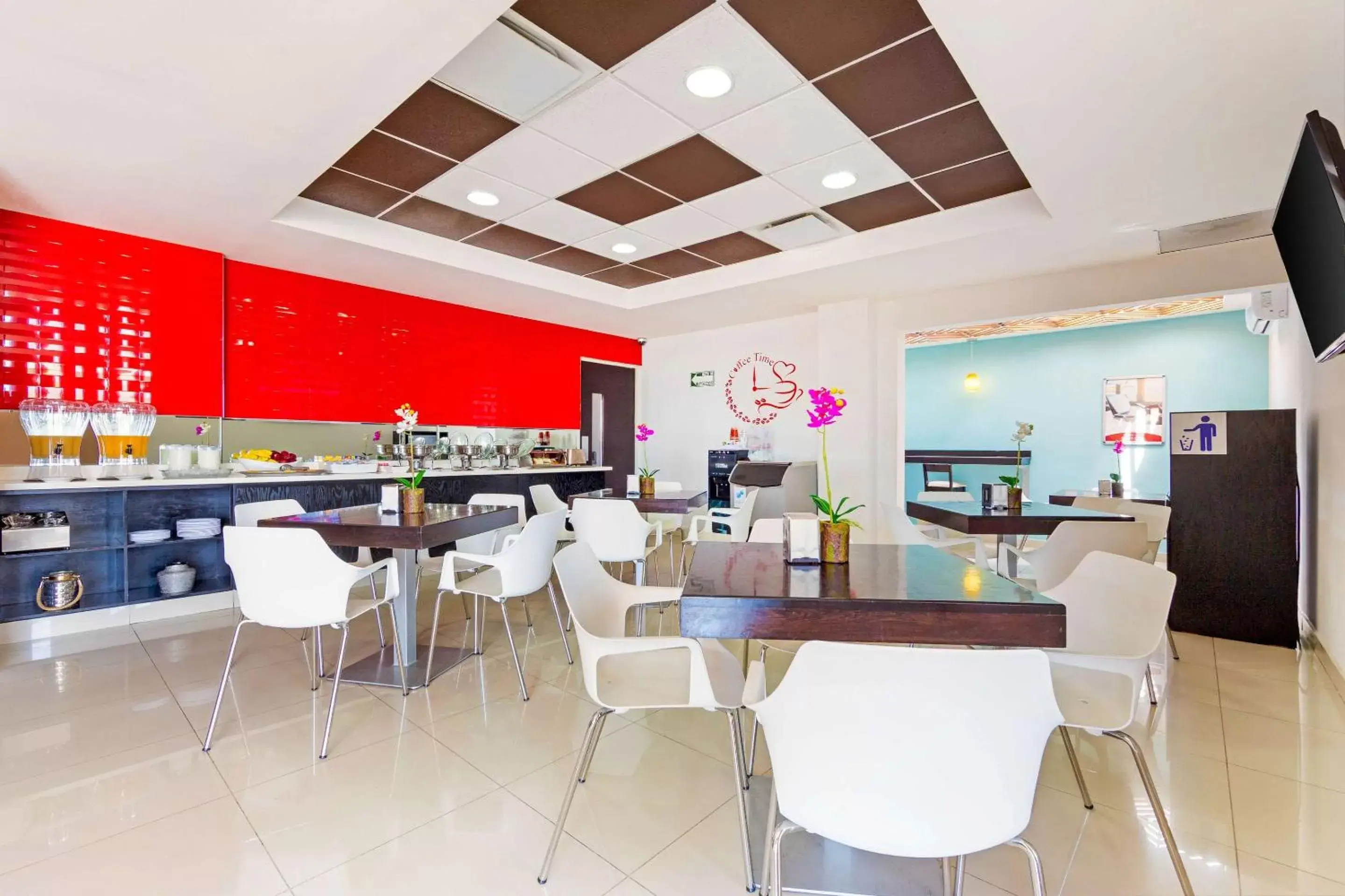 Restaurant/Places to Eat in Sleep Inn Culiacan