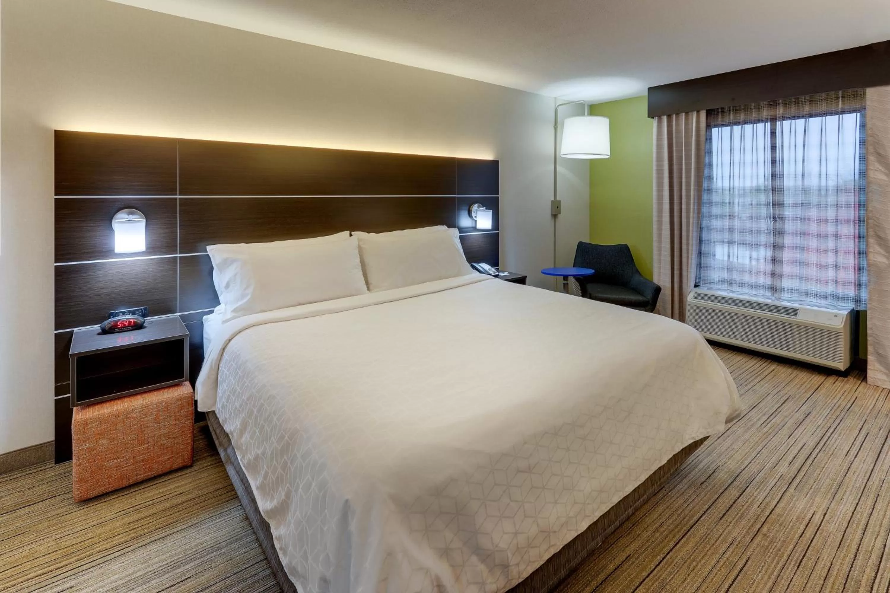 Photo of the whole room, Bed in Holiday Inn Express & Suites Troy by IHG