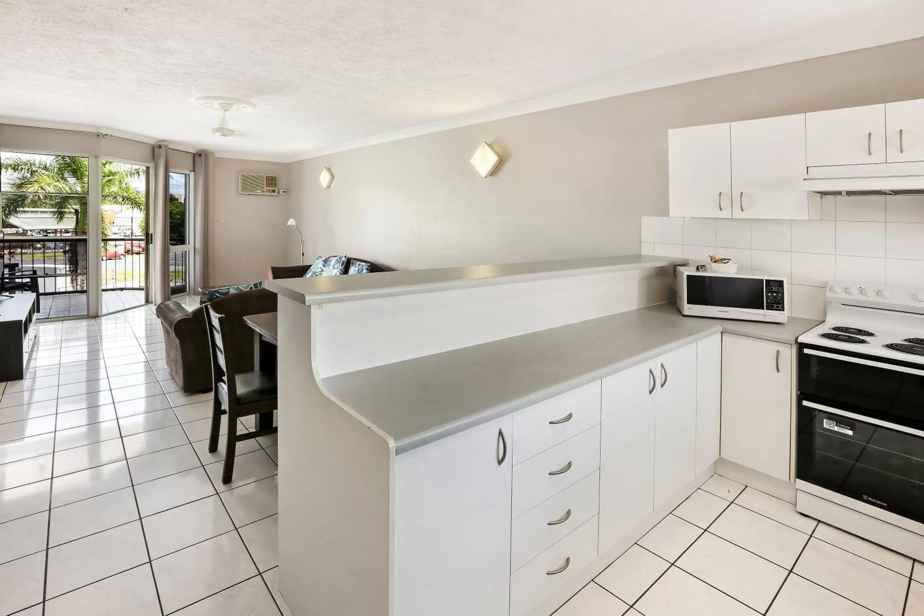 kitchen, Kitchen/Kitchenette in Citysider Cairns Holiday Apartments