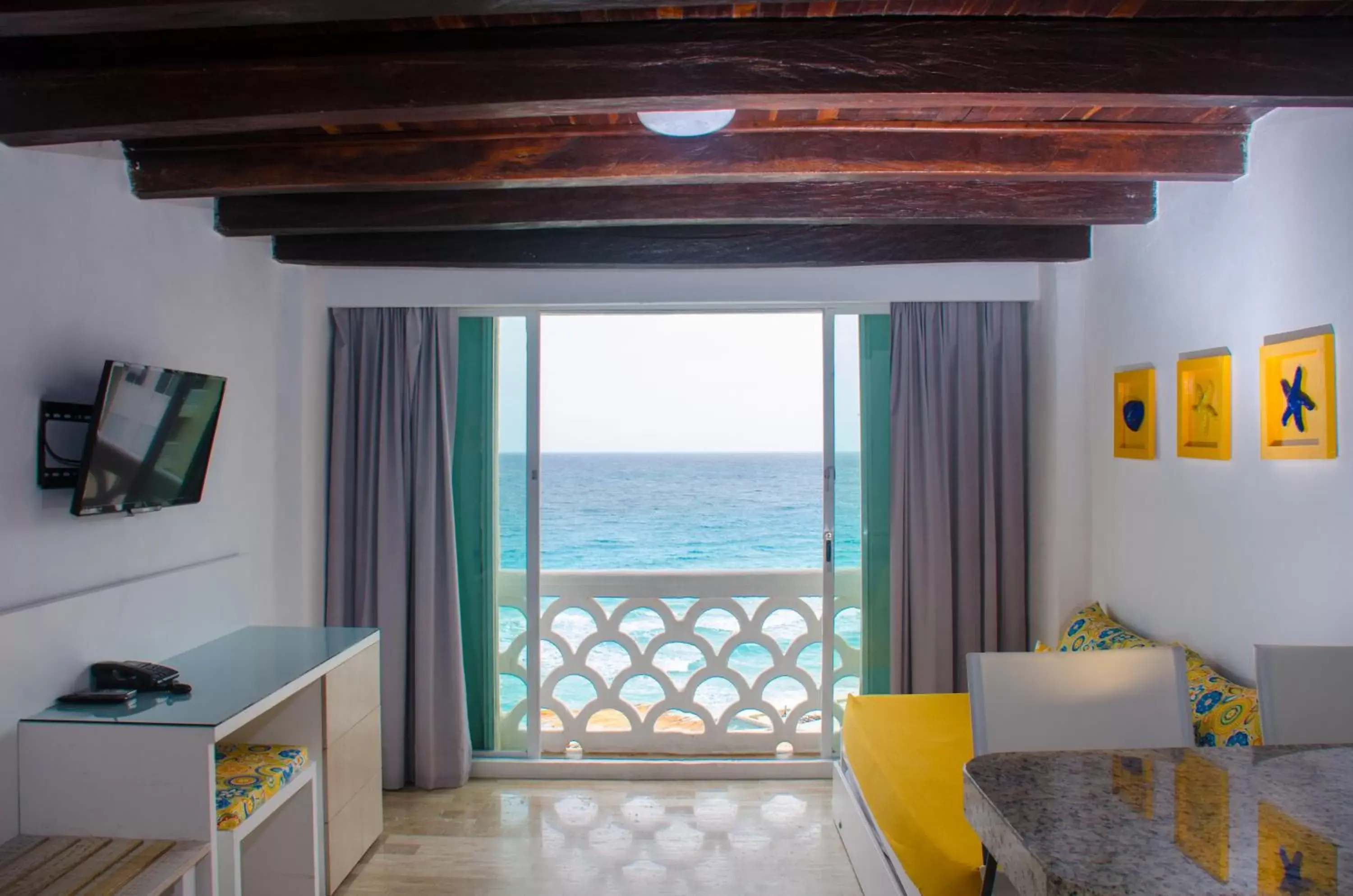 Bed, Sea View in BSEA Cancun Plaza Hotel