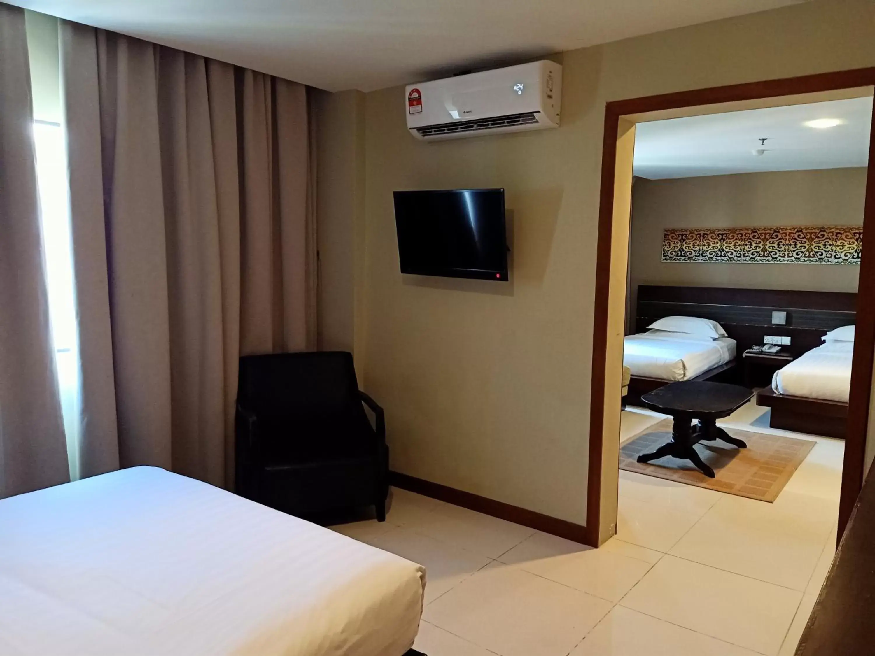 Bed, TV/Entertainment Center in Kinabalu Daya Hotel