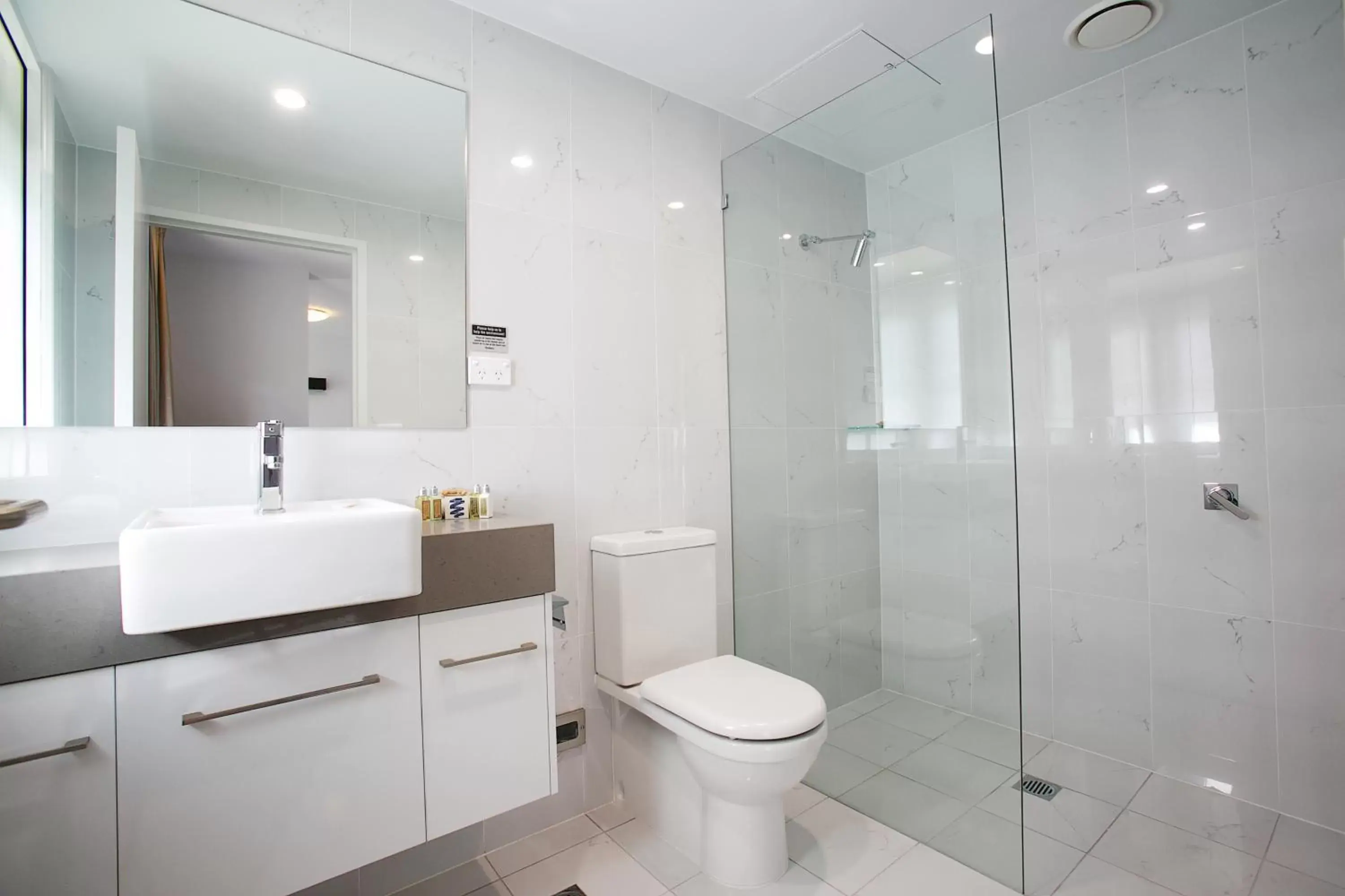 Deluxe Queen Room in The Lucky Hotel Deluxe Queen Room in The Lucky Hotel