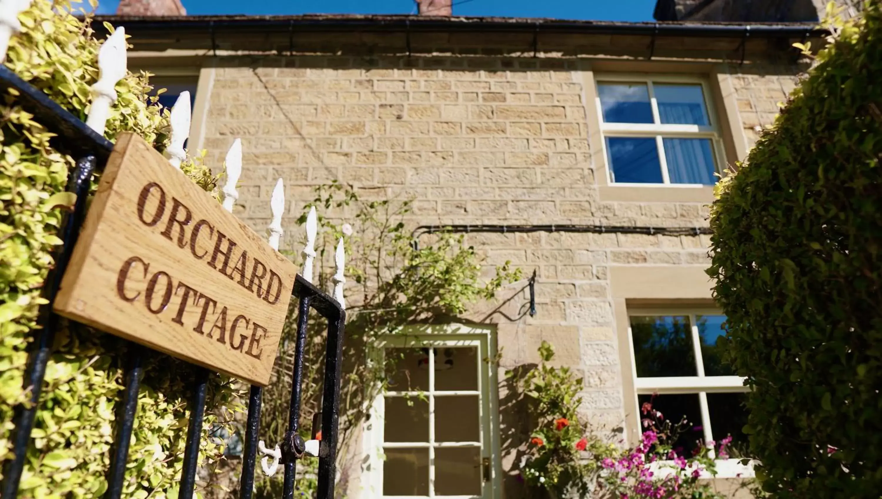 Facade/entrance, Property Building in Orchard Cottage