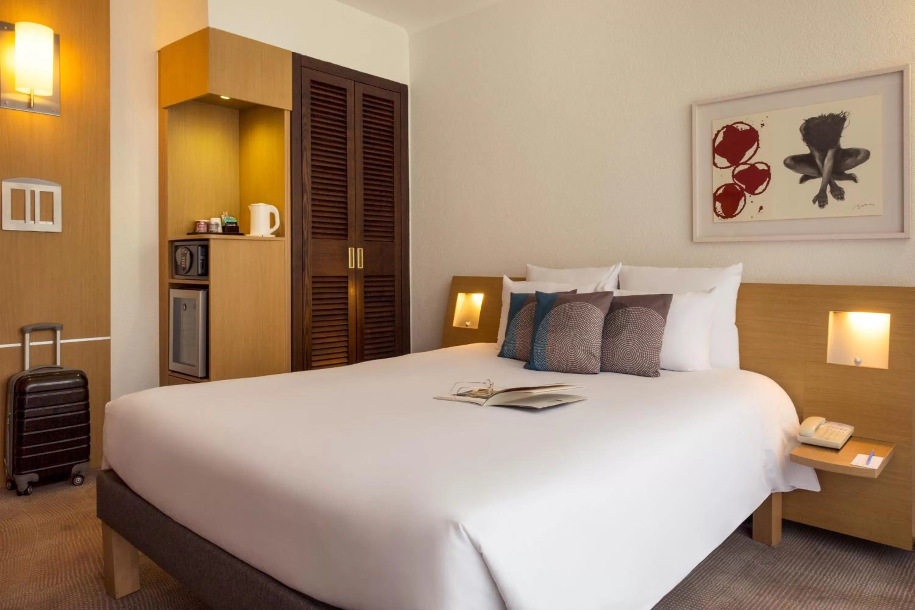 Bed in Novotel Genève Centre