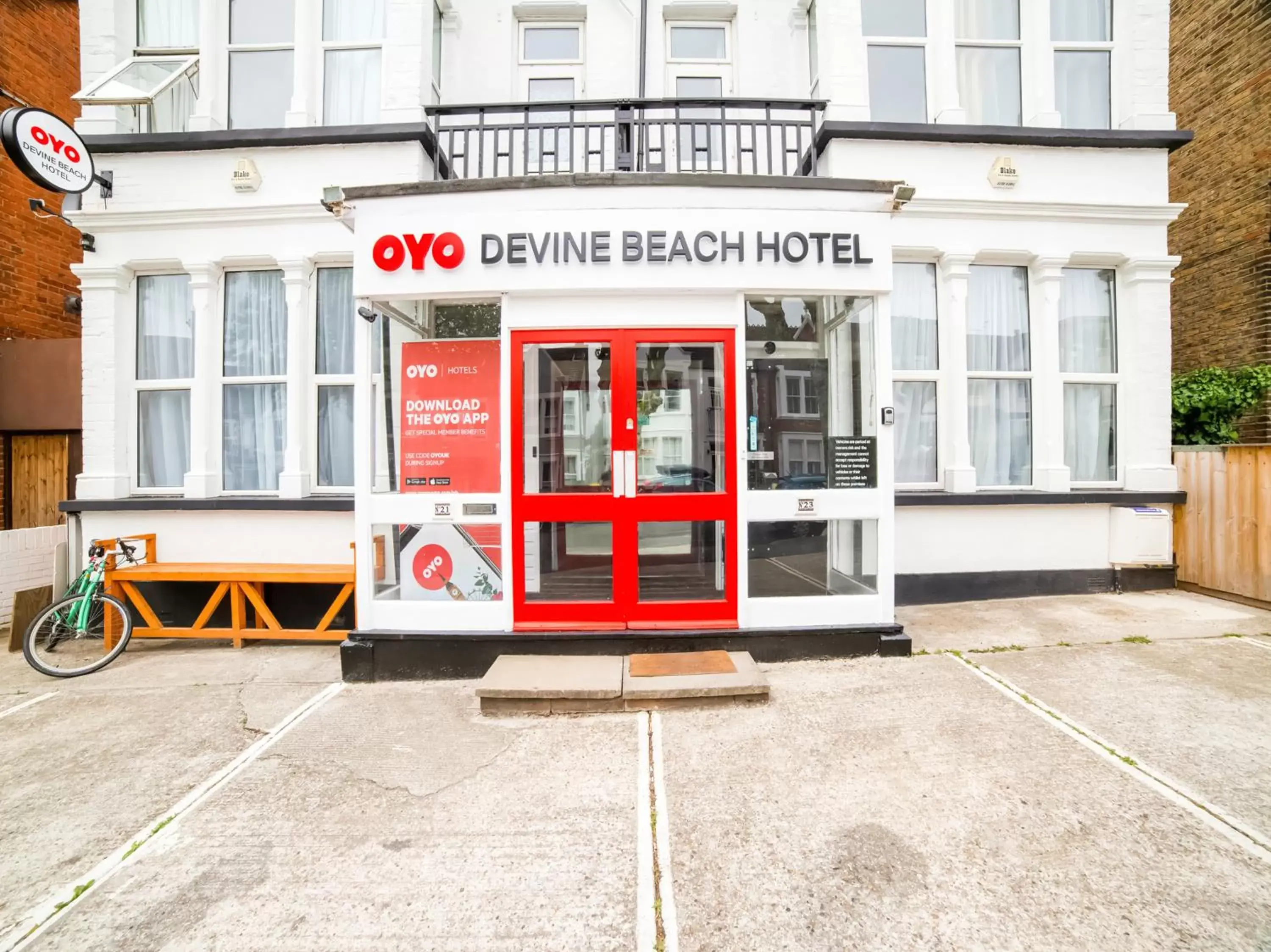 Facade/entrance in OYO Devine Beach Hotel, Westcliff Southend-On-Sea