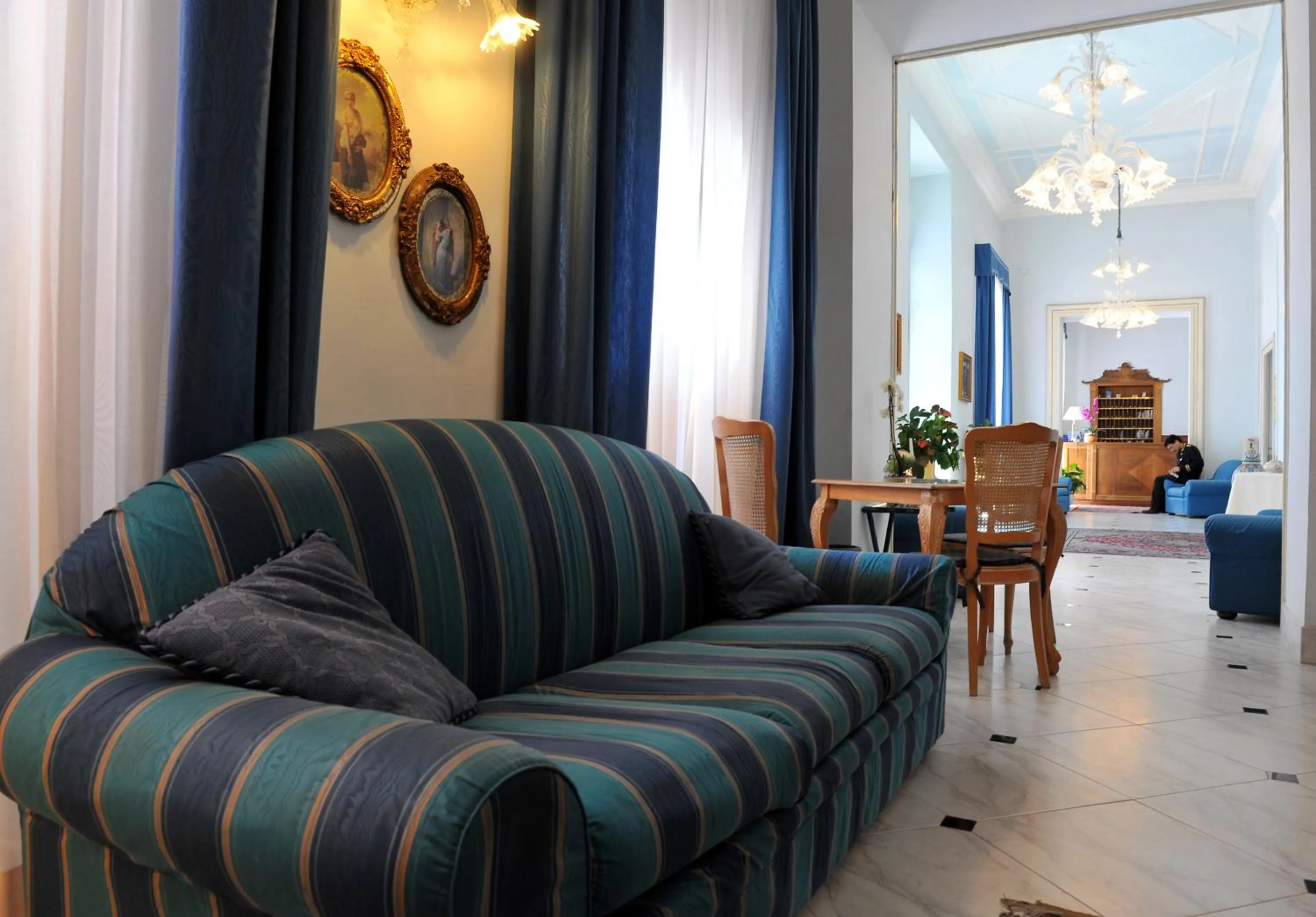 Seating area in Grande Albergo Quattro Stagioni
