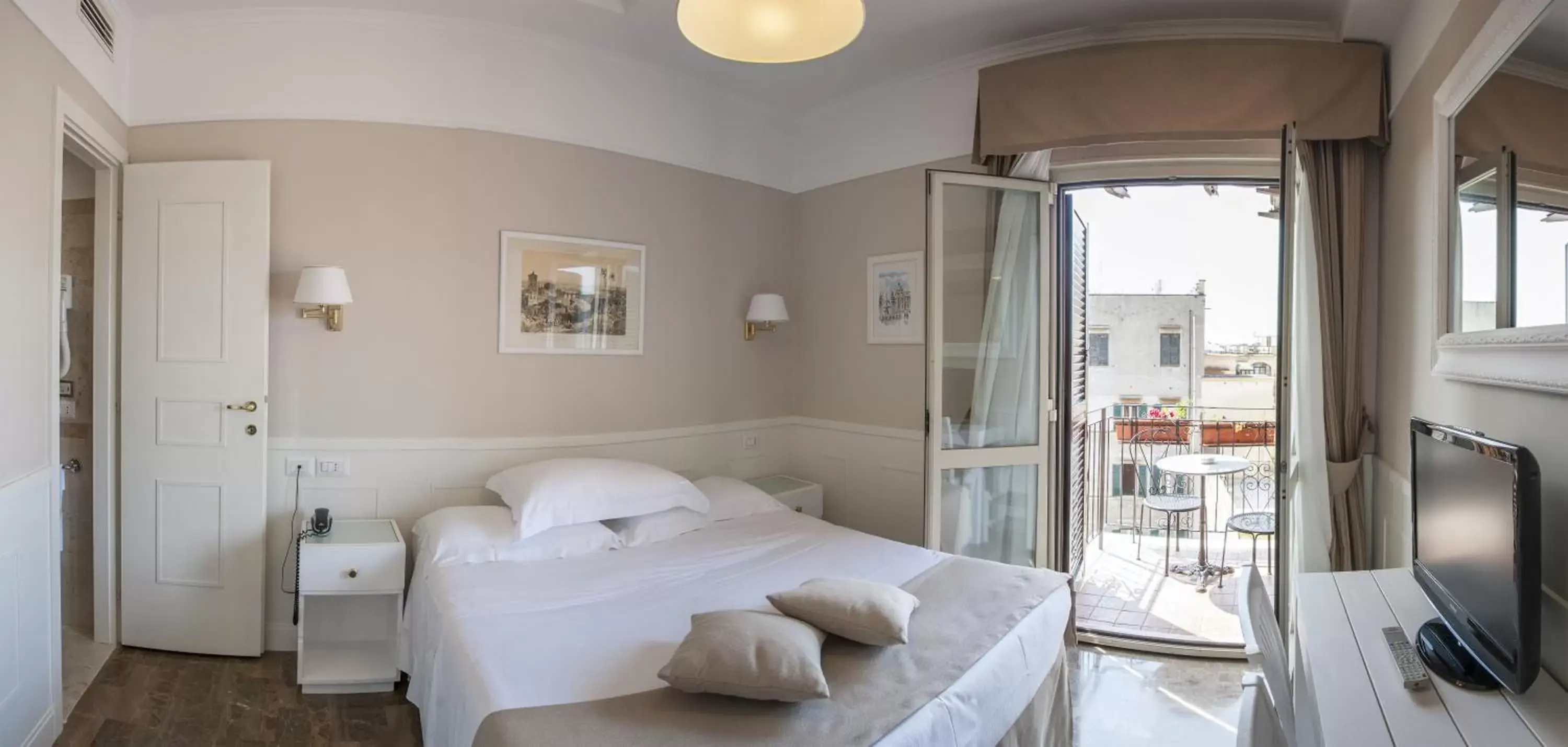 Day, Bed in Hotel Modigliani