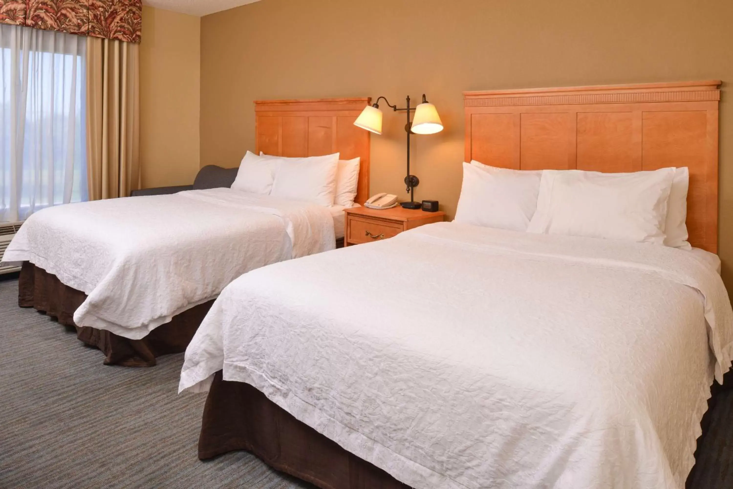 Bed in Hampton Inn & Suites Tampa-East/Casino/Fairgrounds