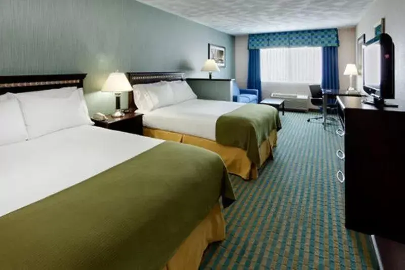Bedroom, Bed in Holiday Inn Express & Suites Smithfield - Providence, an IHG Hotel