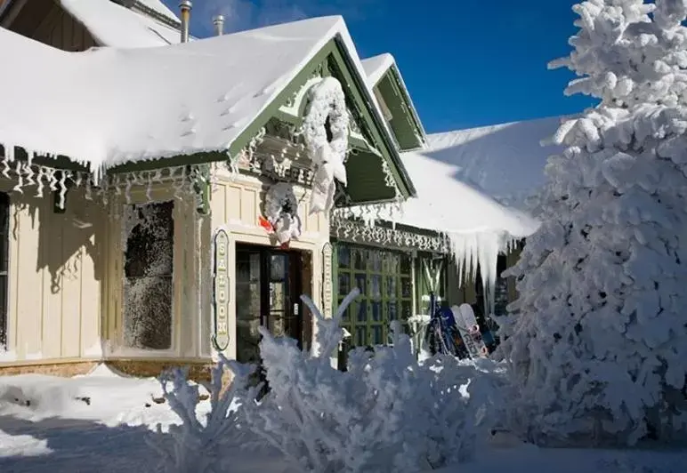 Property building, Winter in Expedition Station