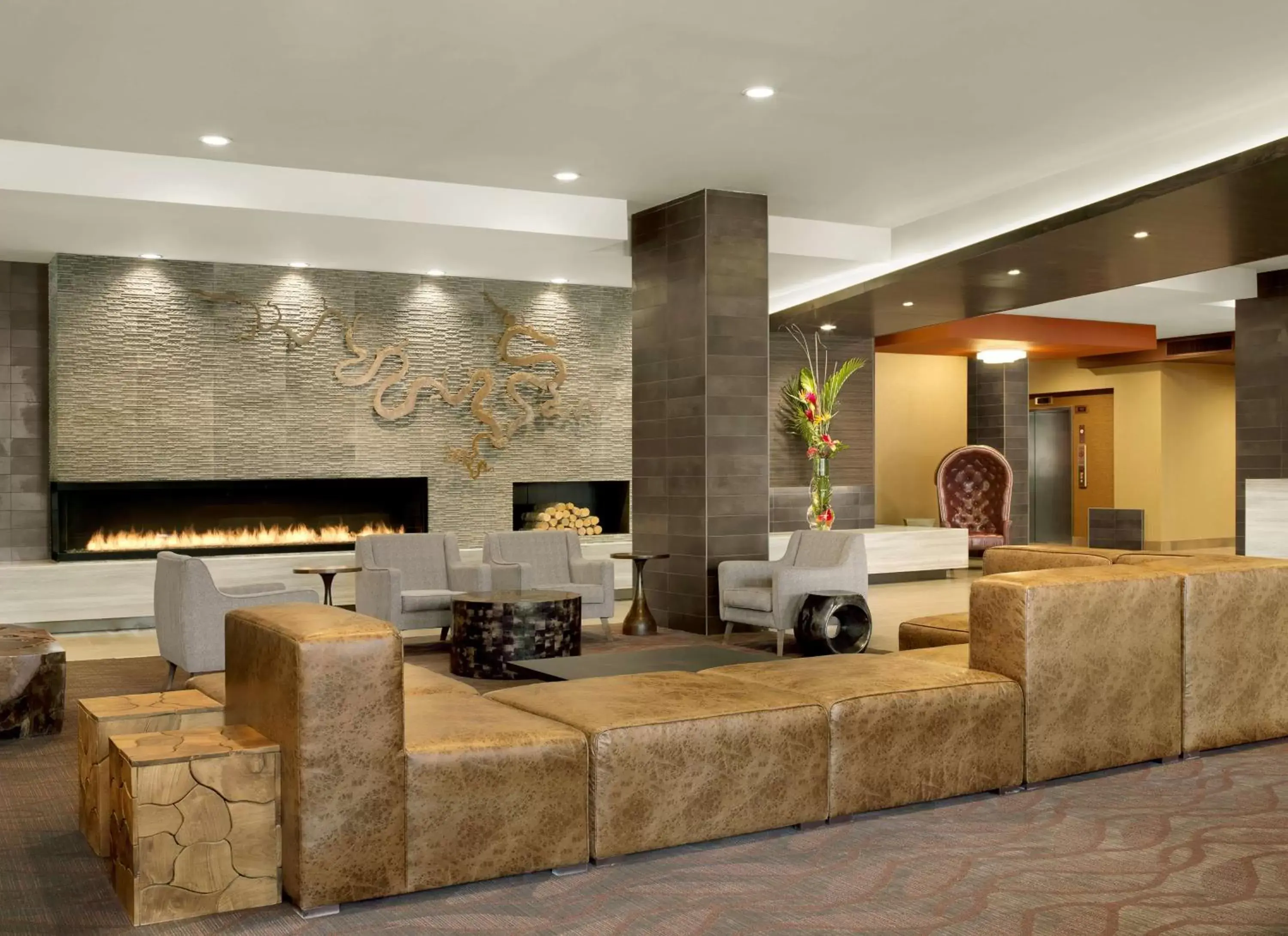 Lobby or reception in The Broadway Columbia - a DoubleTree by Hilton Hotel