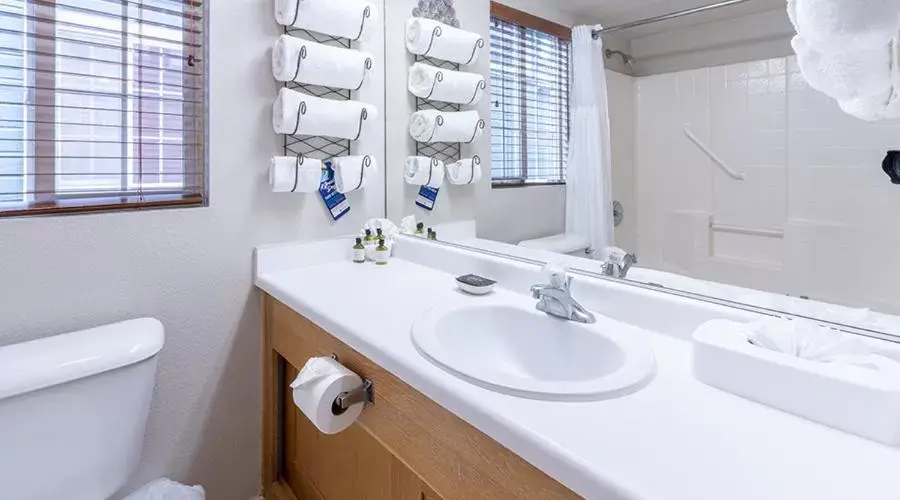 Bathroom in RiverPointe Napa Valley Resort