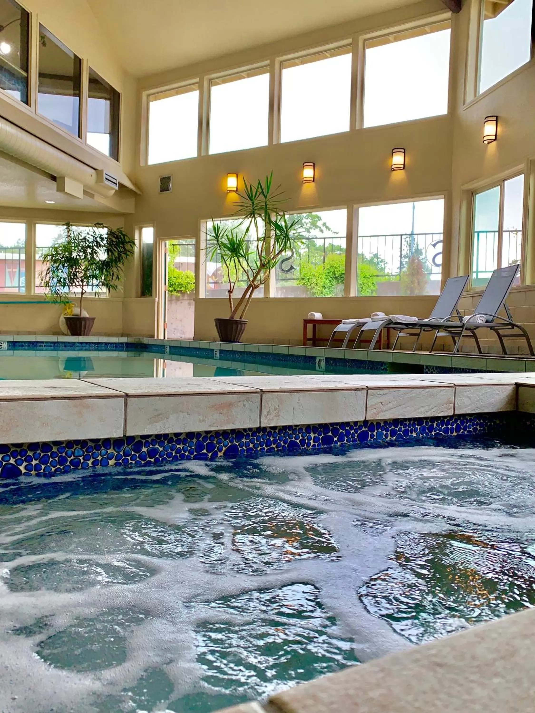 Hot Tub in Stratford Inn