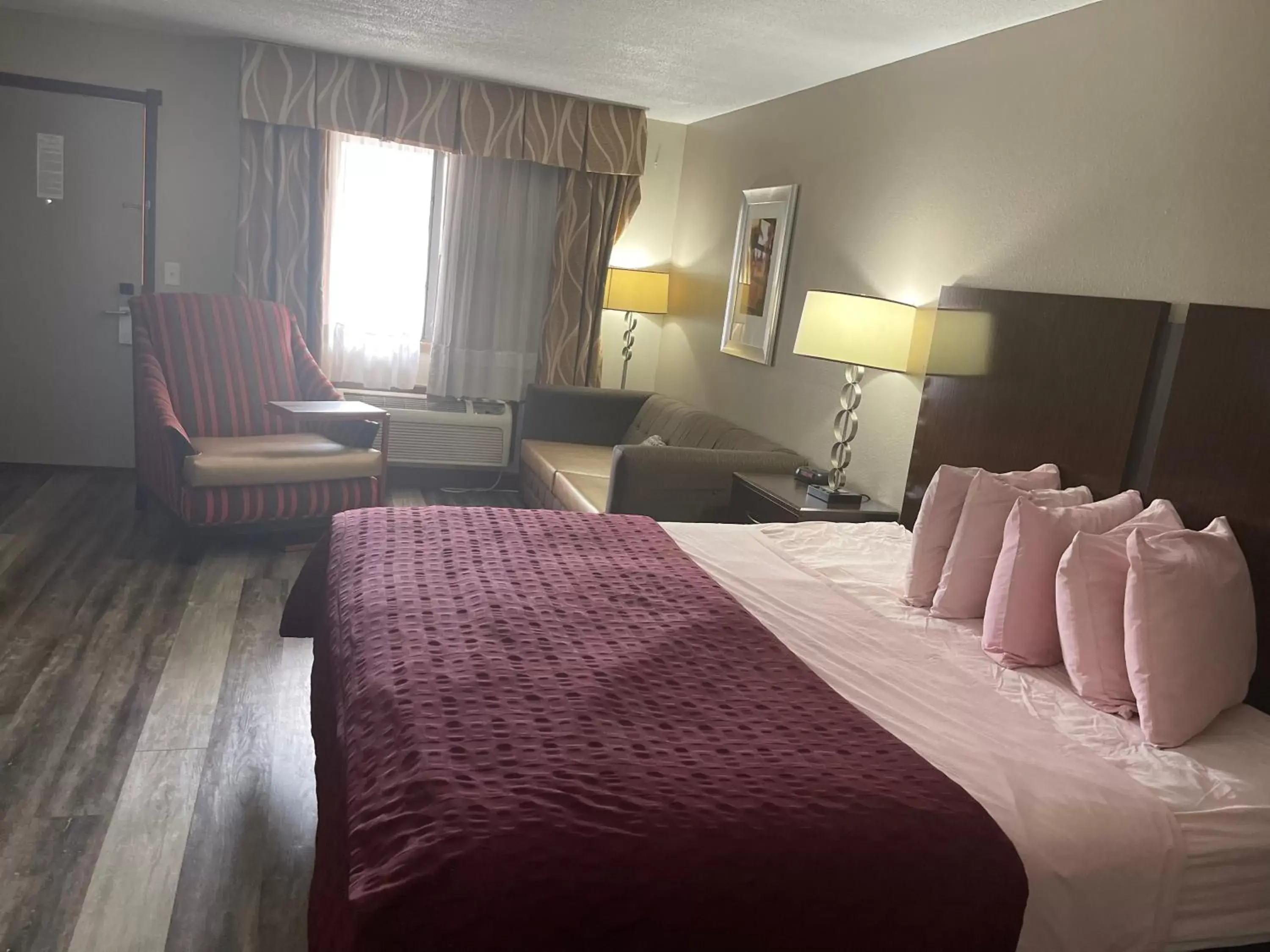 Bed in Royal Inn & Suites
