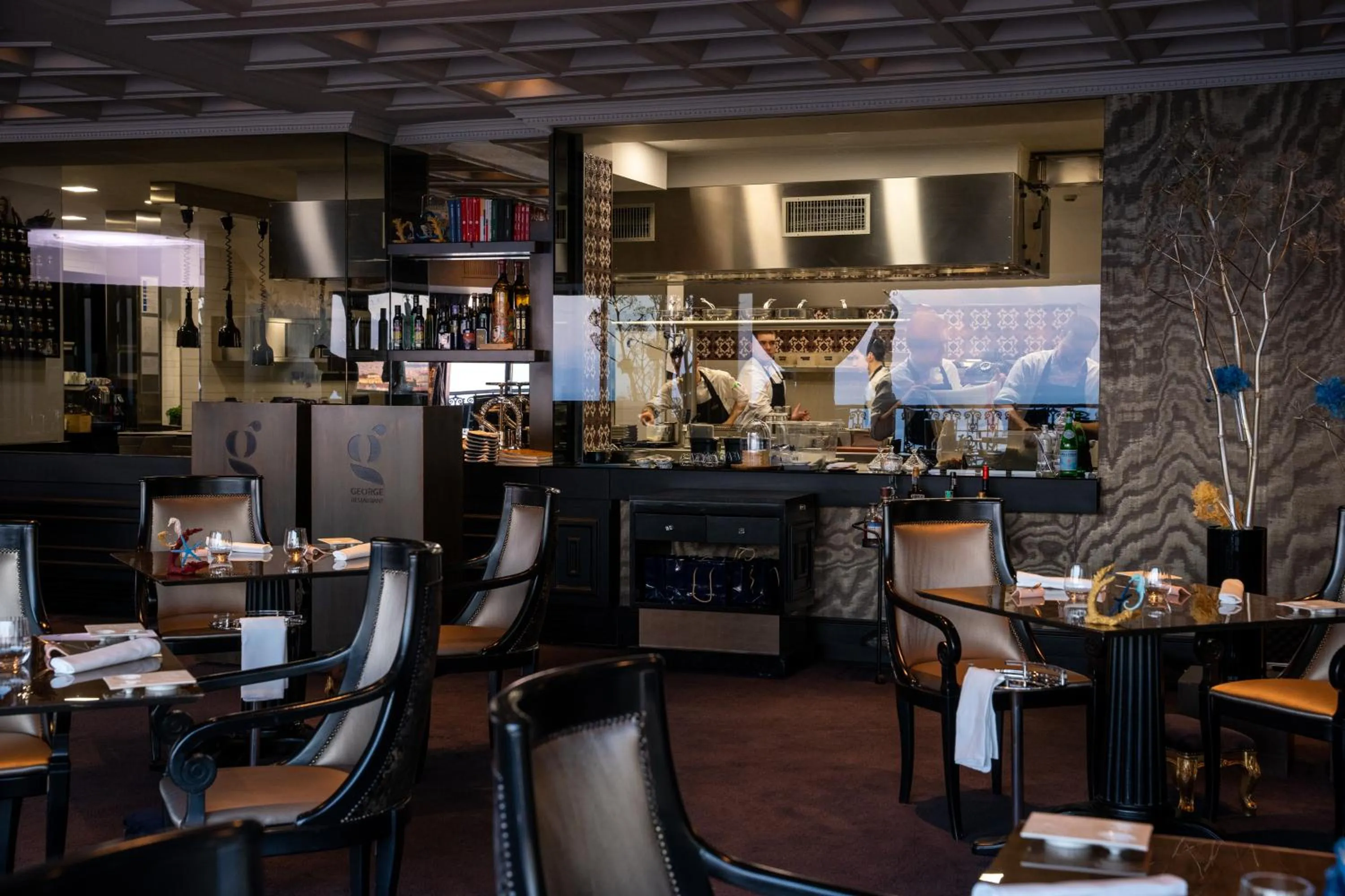 Restaurant/places to eat in Grand Hotel Parker's