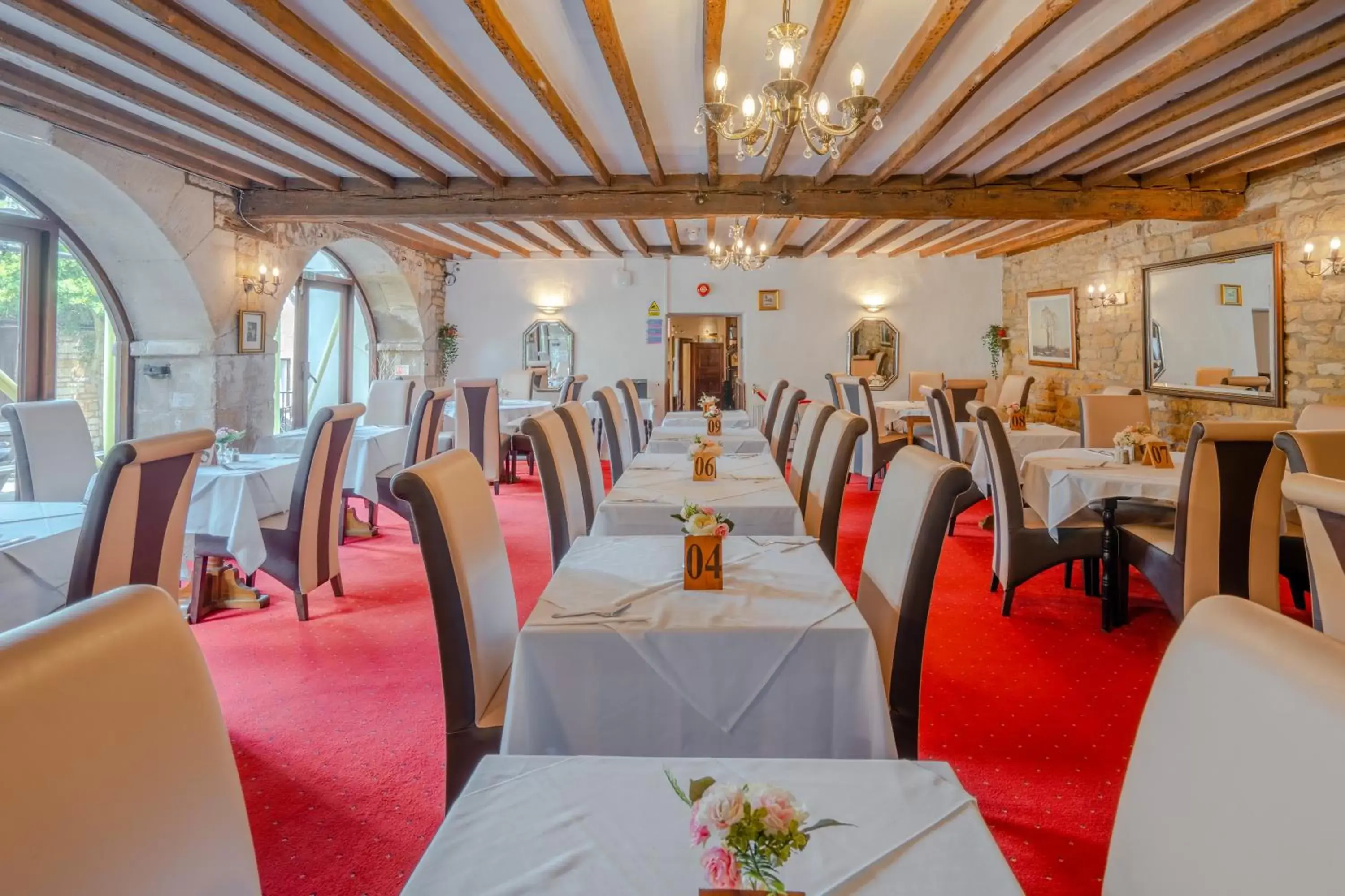 Restaurant/Places to Eat in Crown Hotel Cotswold