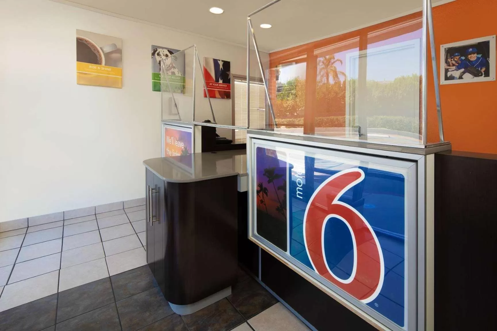 Lobby or reception in Motel 6-Arcadia, CA - Los Angeles - Pasadena Area