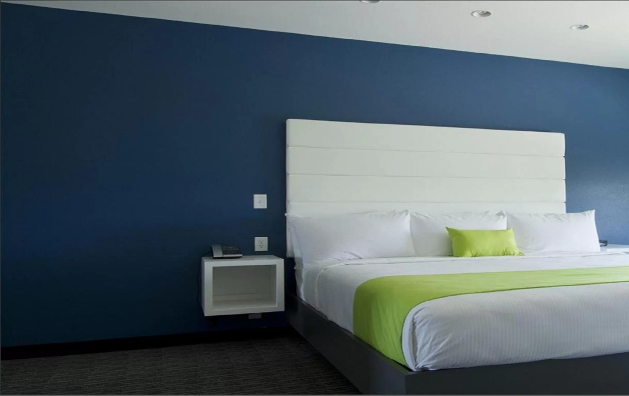 Photo of the whole room, Bed in The Wallhouse Hotel, an Ascend Collection Hotel