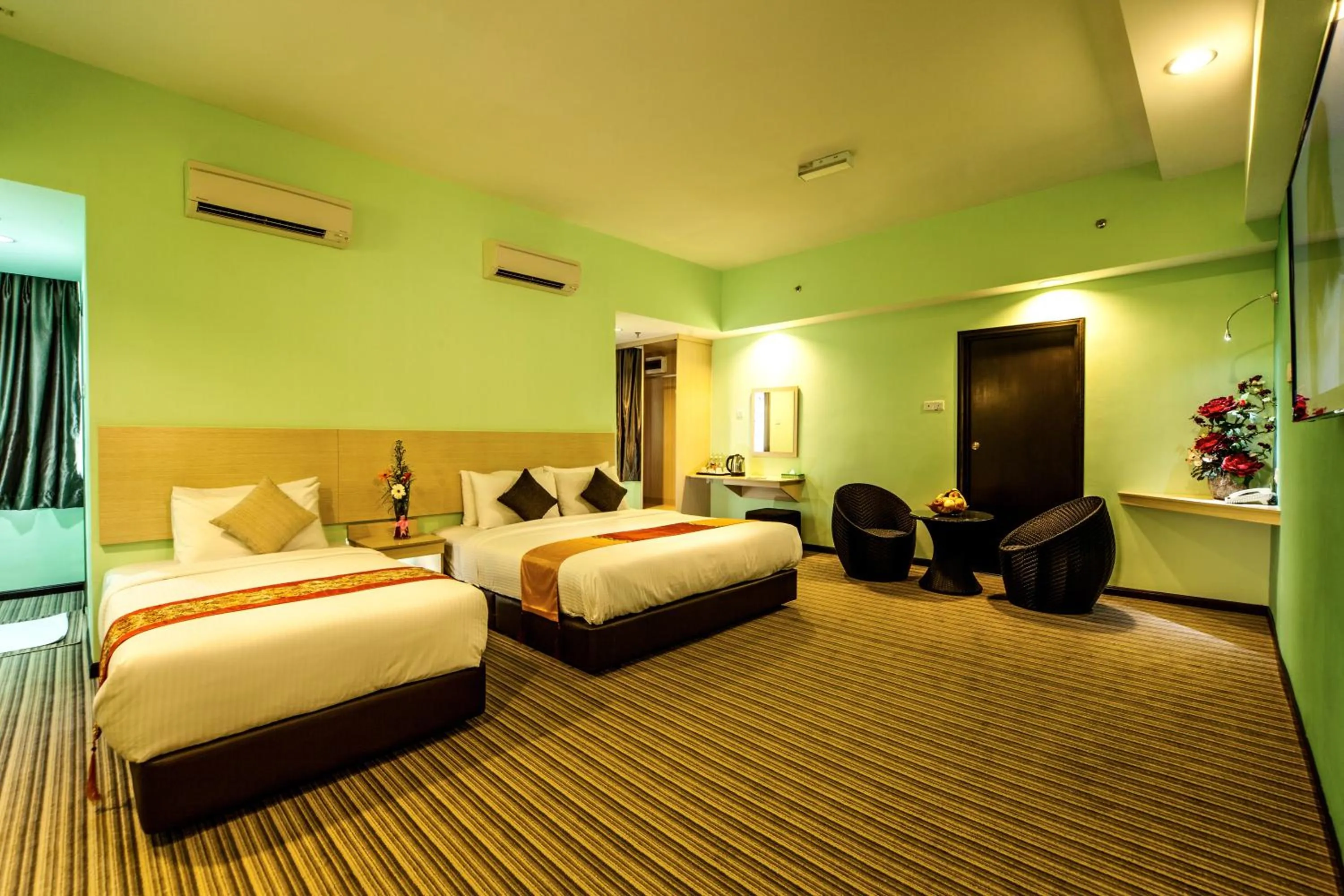 Bedroom, Bed in Thy Executive Hotel