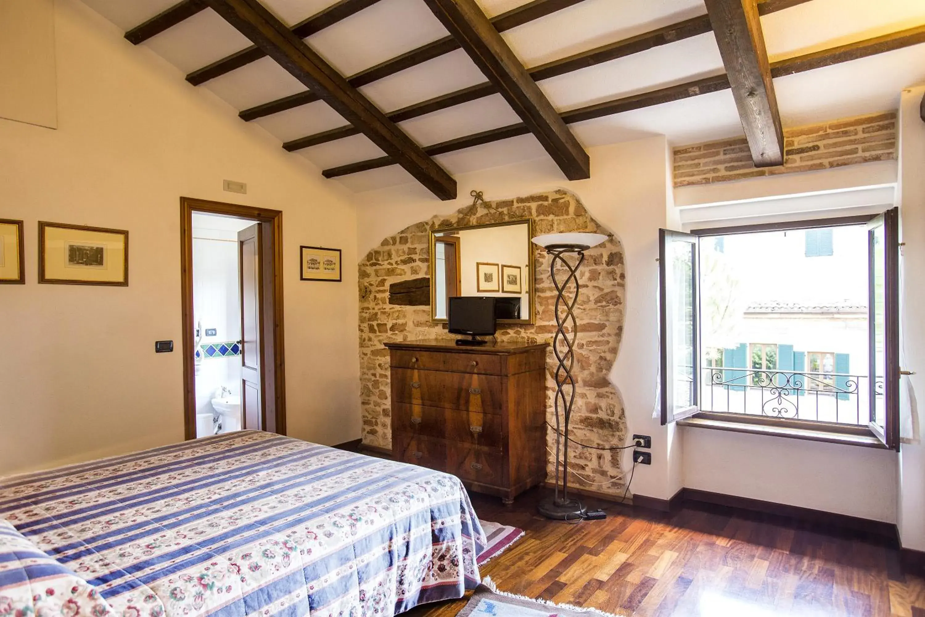 Photo of the whole room, Bed in Marchese Del Grillo