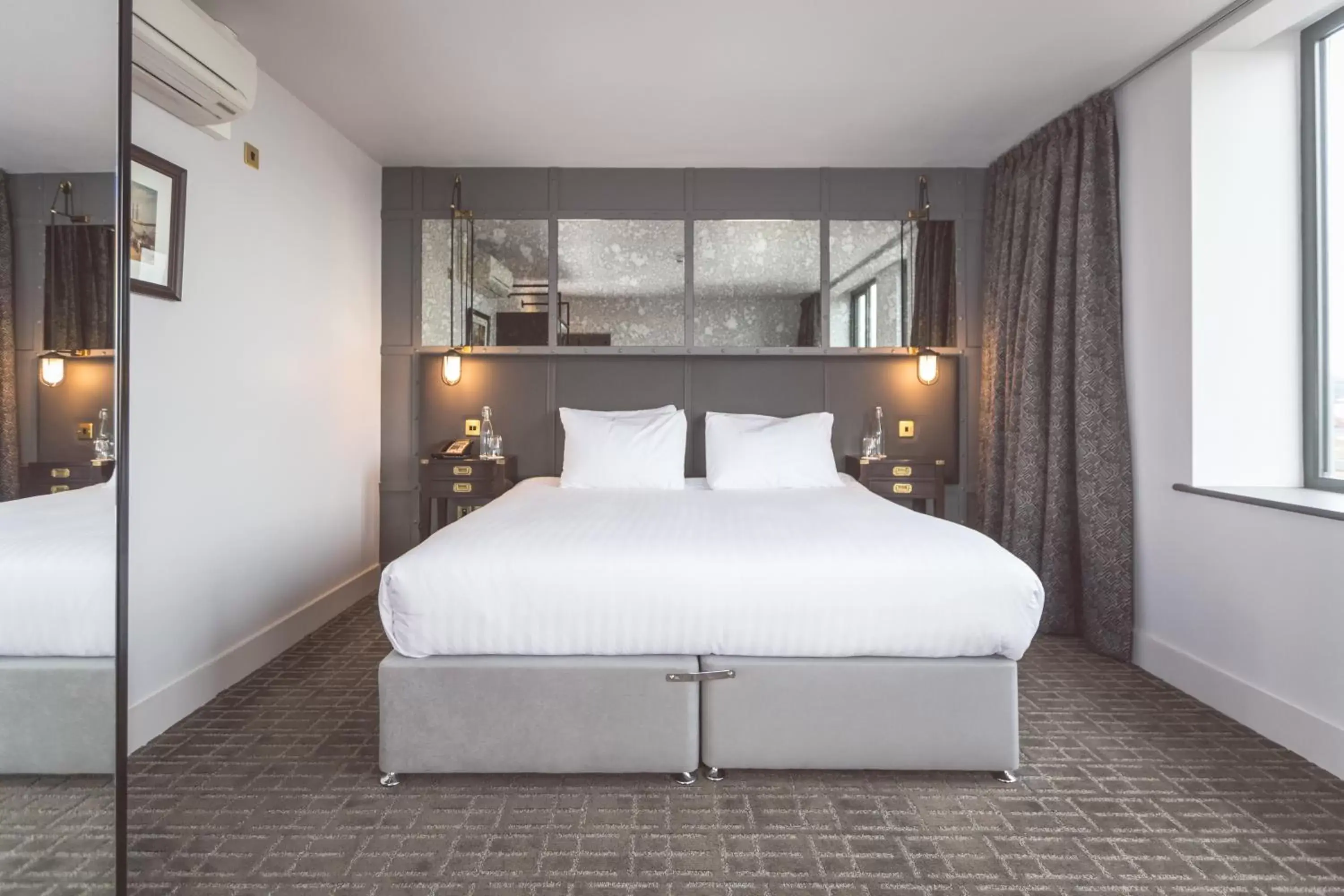 Bedroom, Bed in Titanic Hotel Belfast