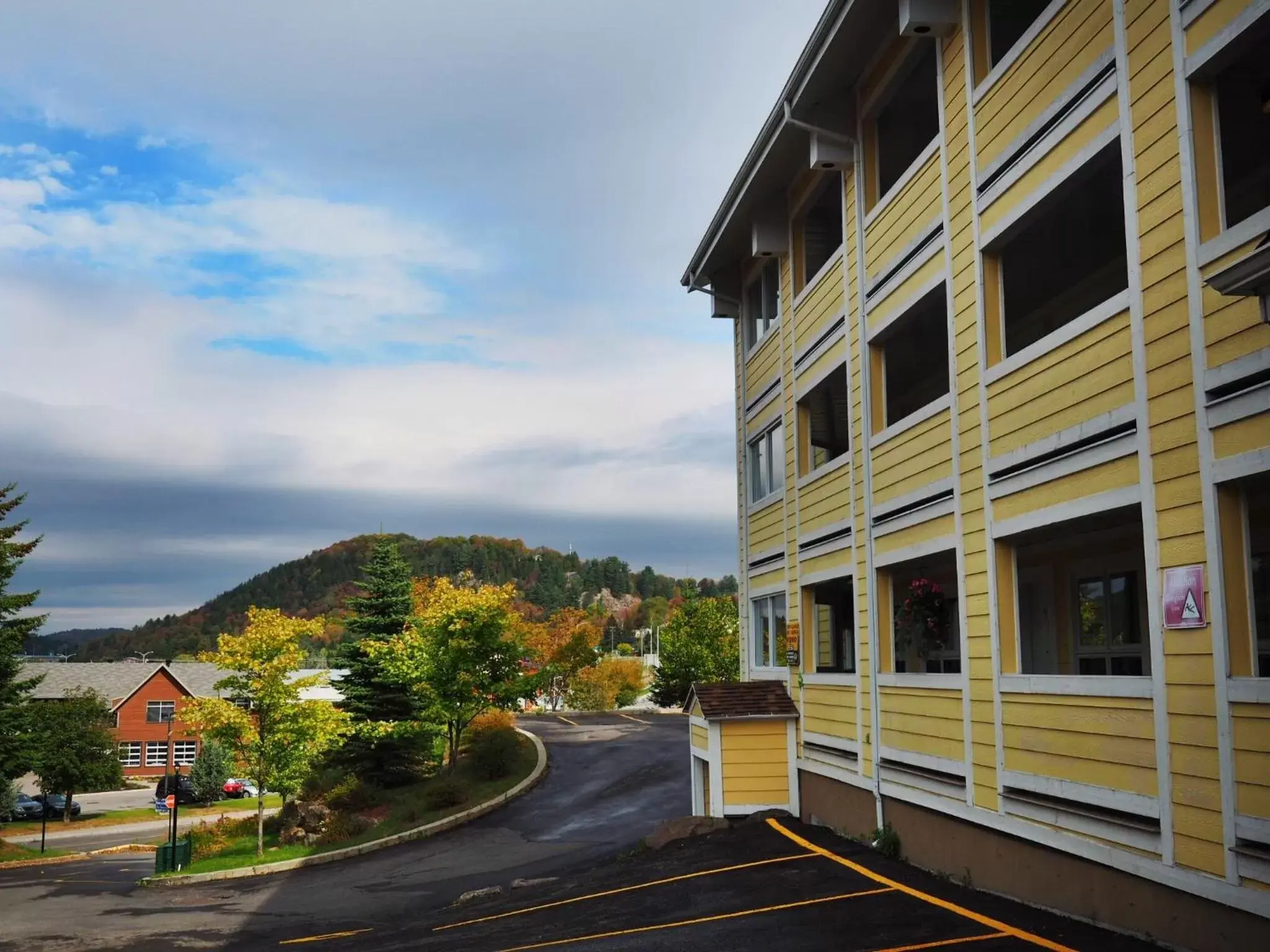 Property Building in Hotel and Suites Les Laurentides