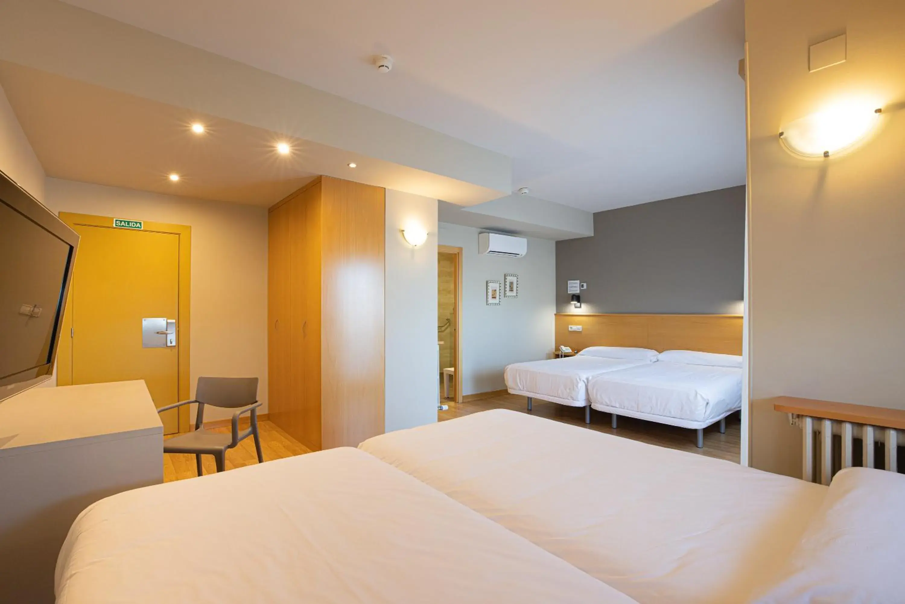 Property building, Bed in Hotel Santamaria