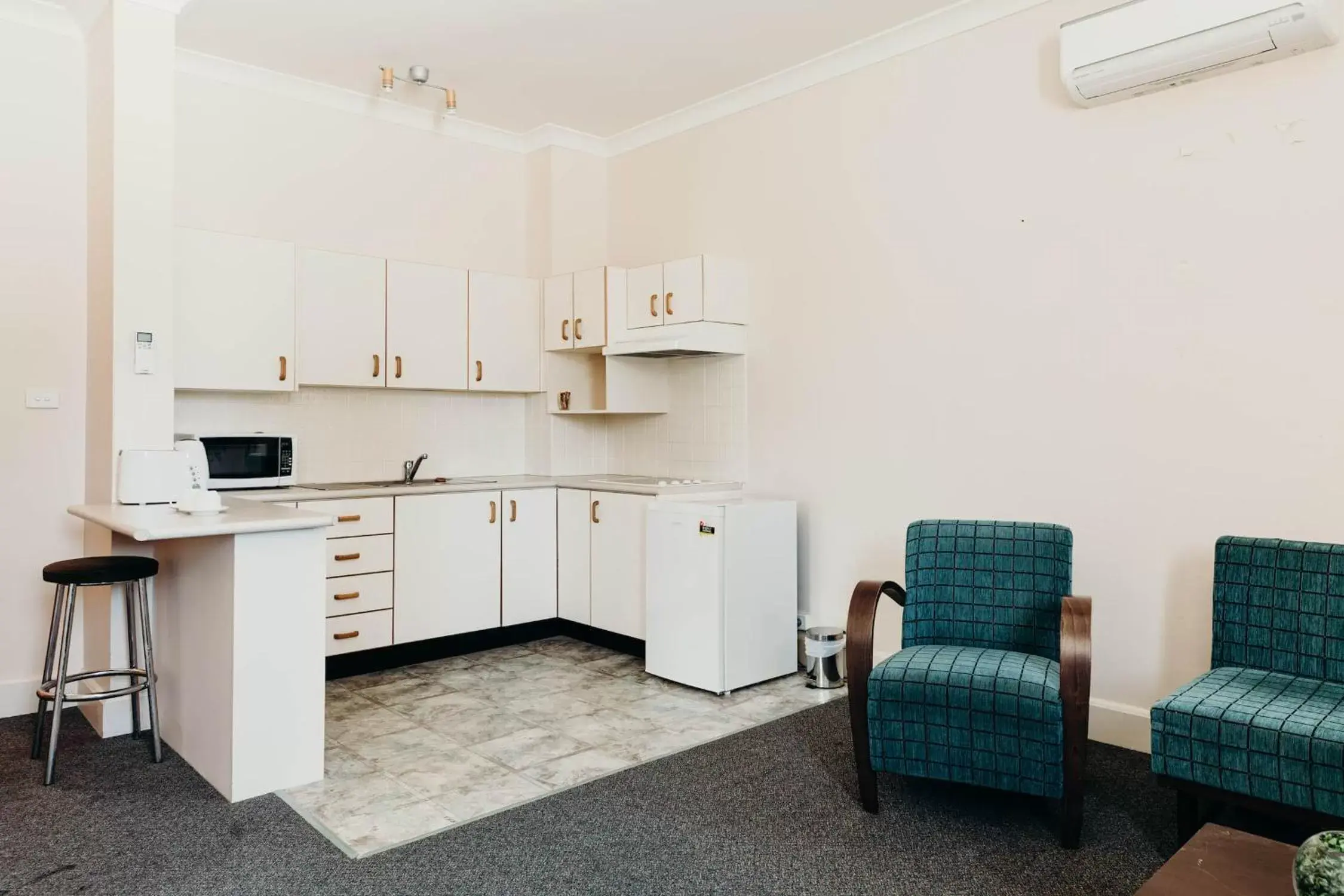 Kitchen or kitchenette, Kitchen/Kitchenette in Port Macquarie Hotel