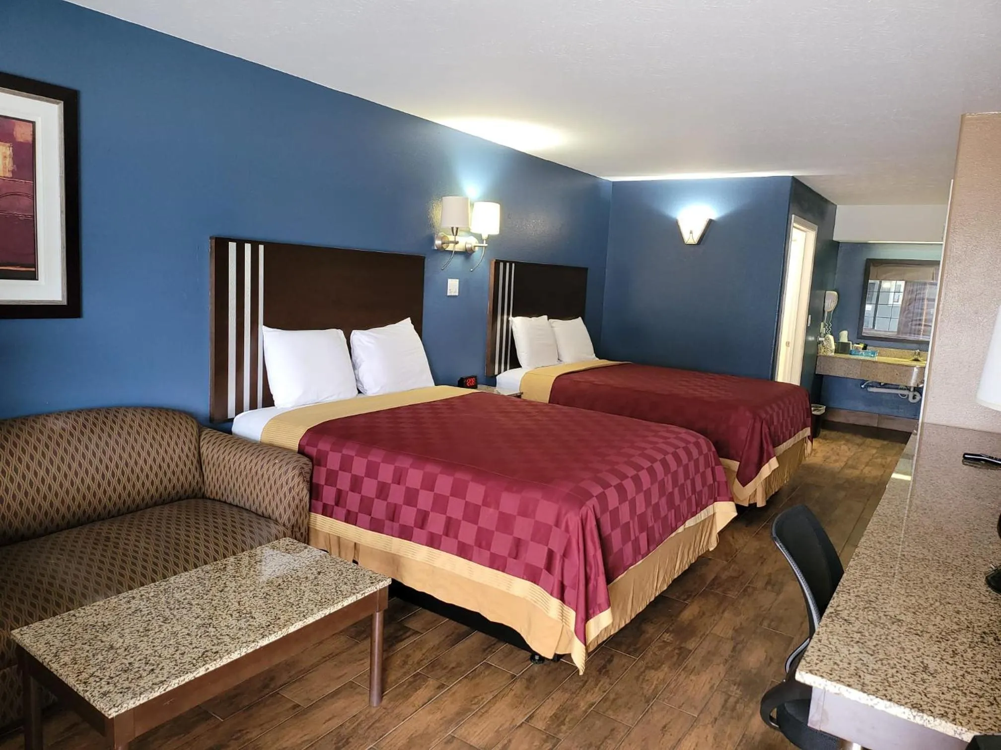 Bed in Texas Inn and Suites Raymondville