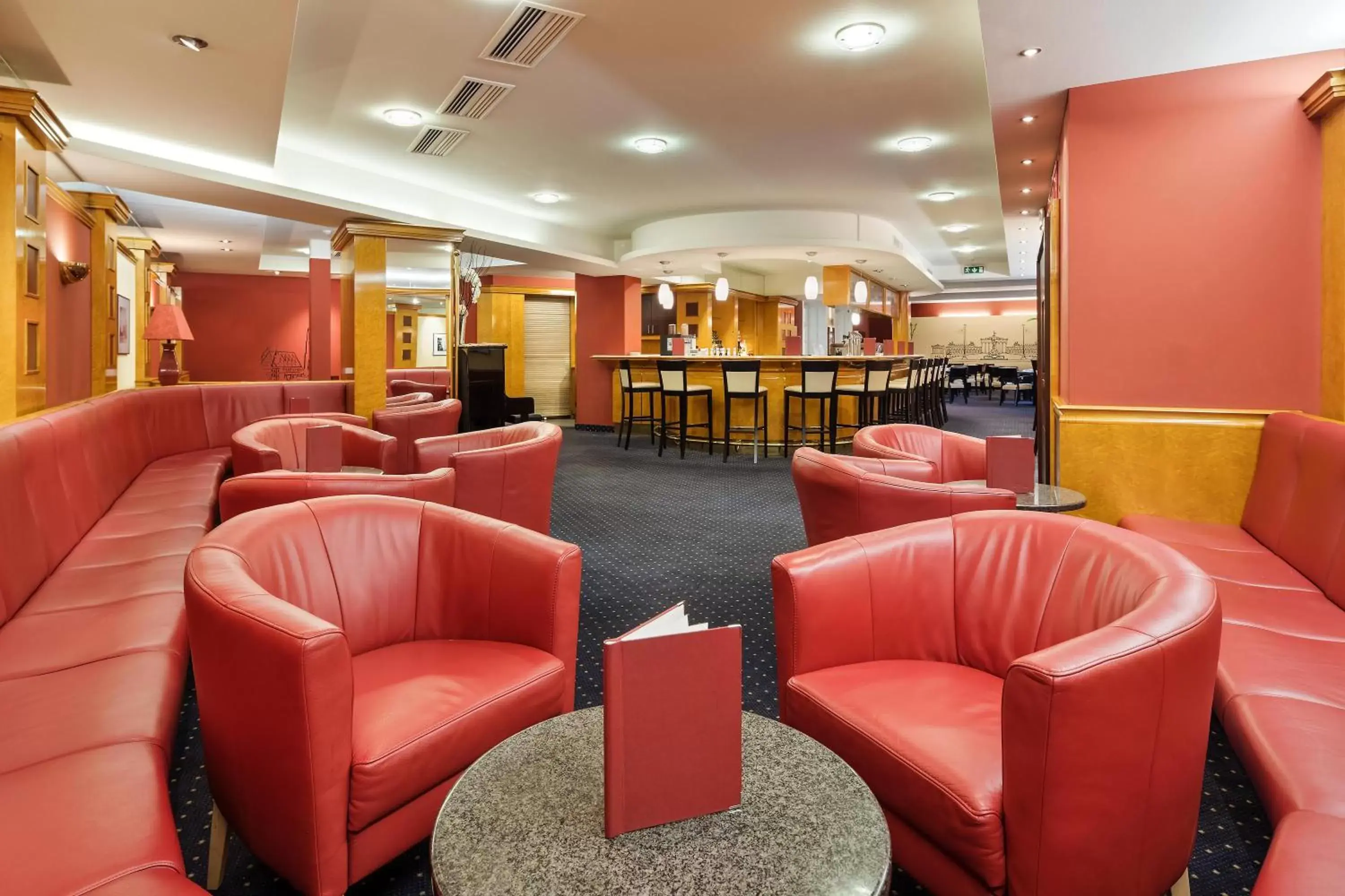 Lounge or bar in Austria Trend Hotel Ananas Wien Lounge or bar in Austria Trend Hotel Ananas Wien