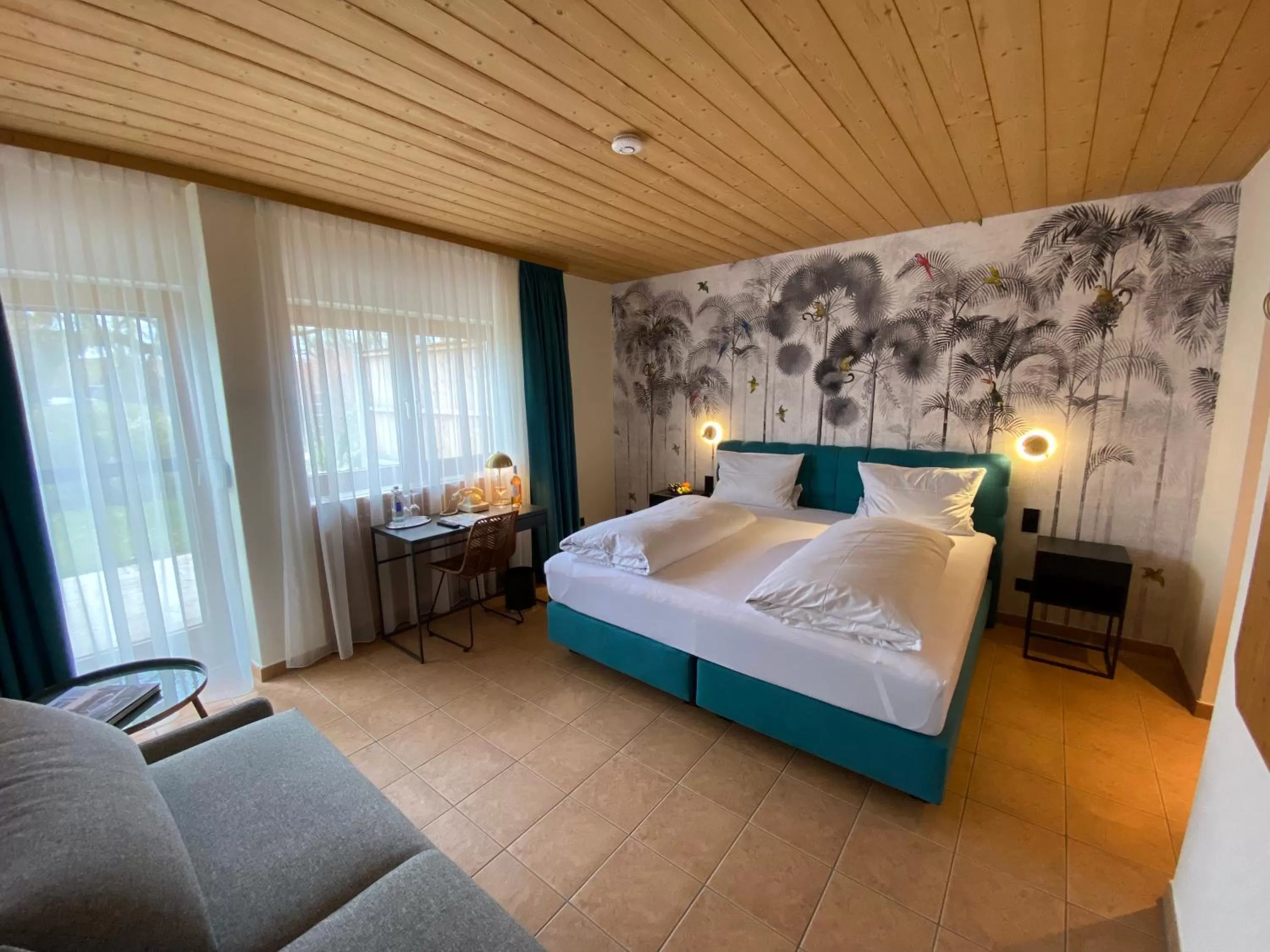 Photo of the whole room, Bed in Strandhotel SüdSee Diessen am Ammersee