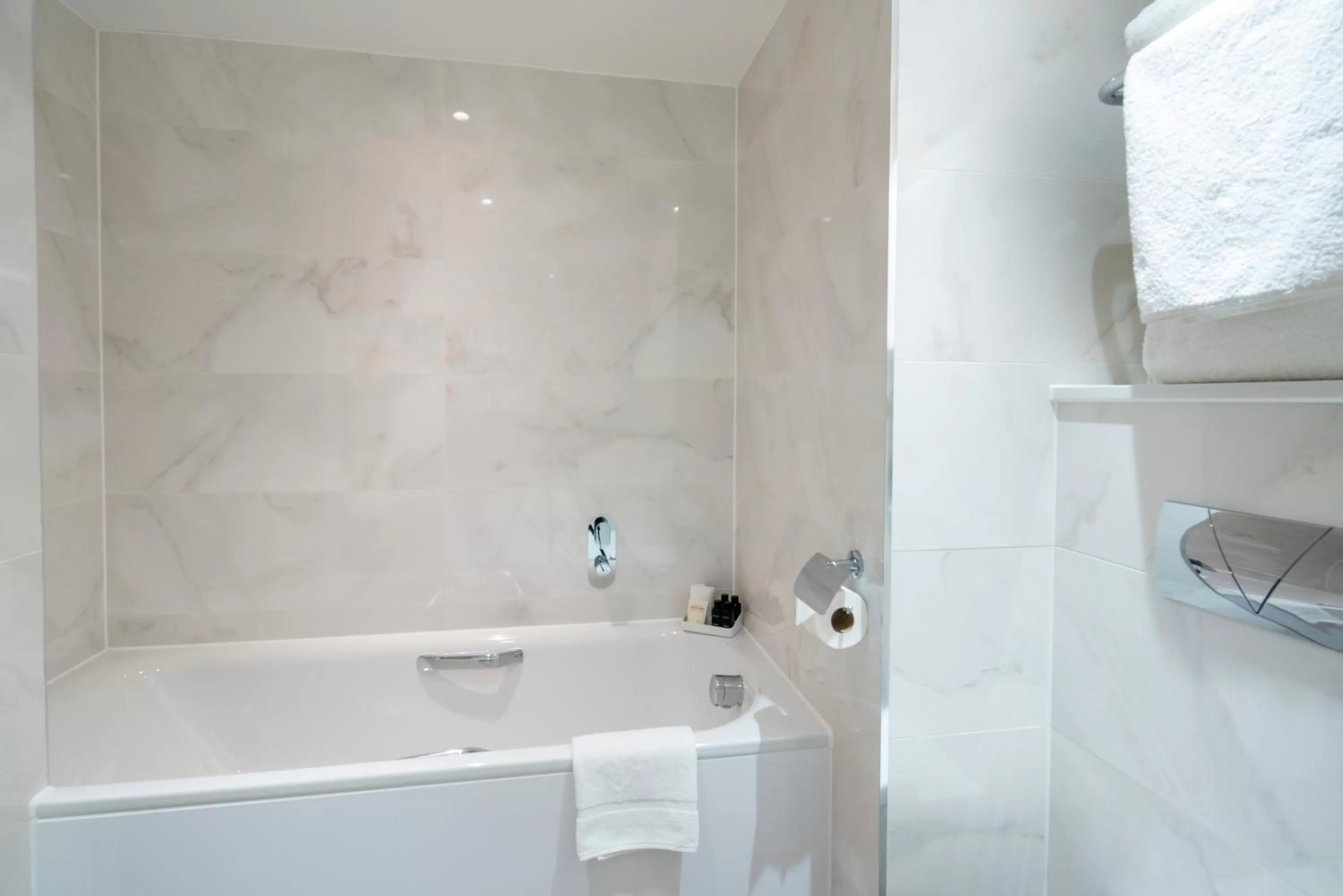 Toilet in Danubius Hotel Regents Park