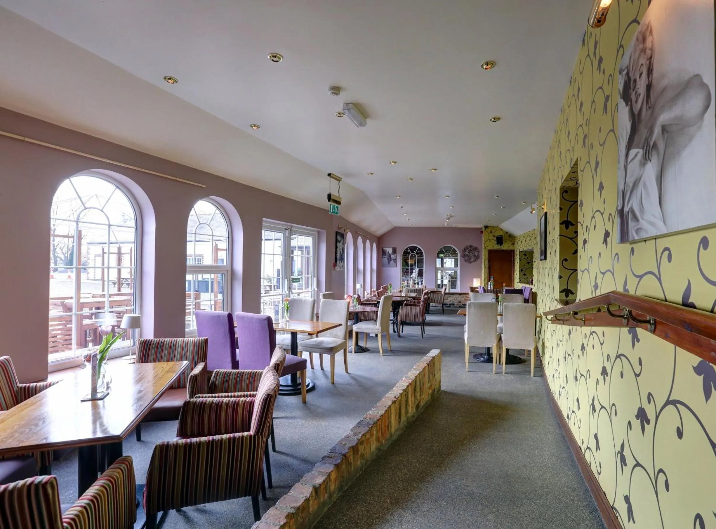 Restaurant/places to eat in Manor Court Hotel