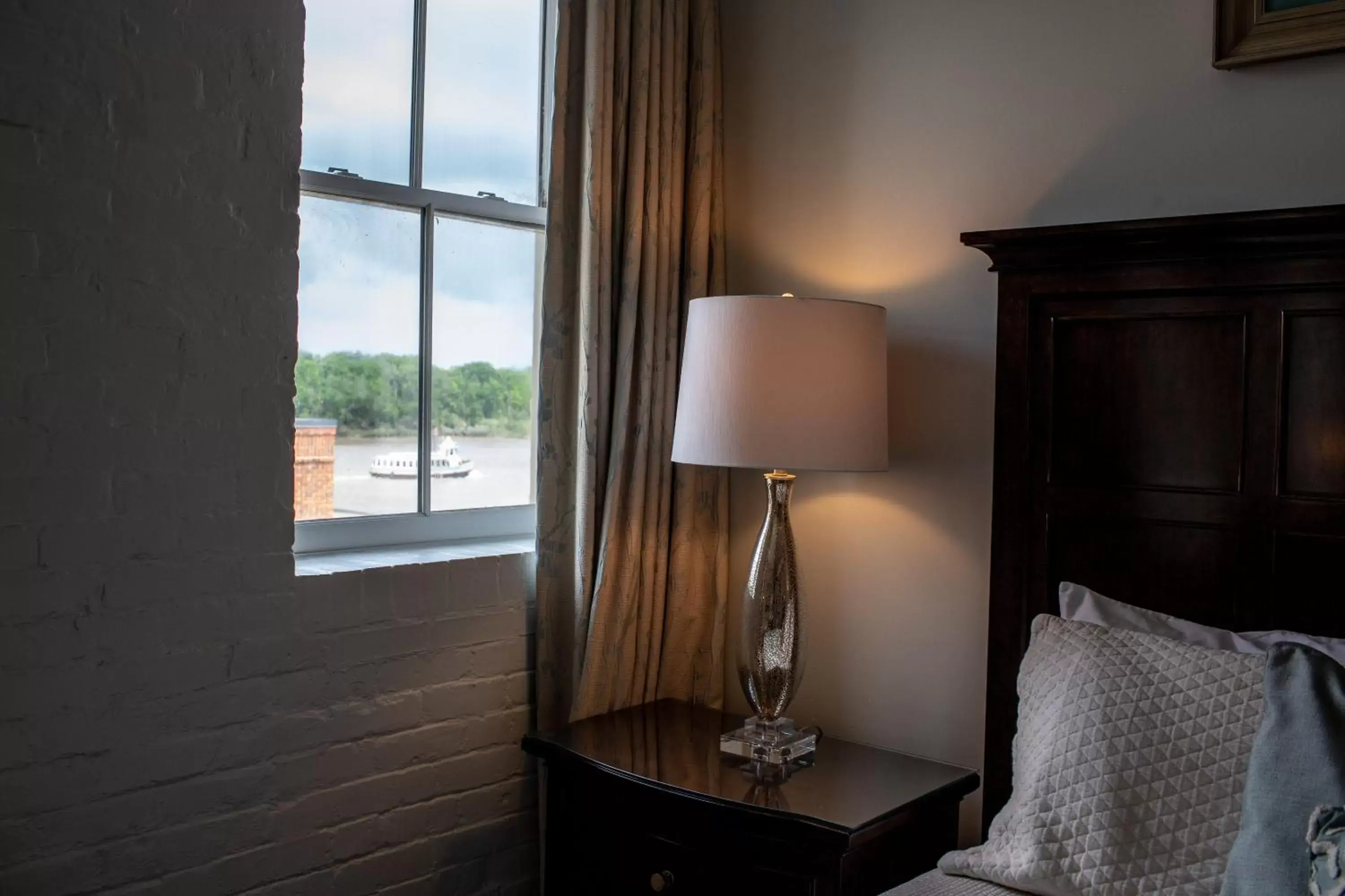 Bed in Olde Harbour Inn, Historic Inns of Savannah Collection