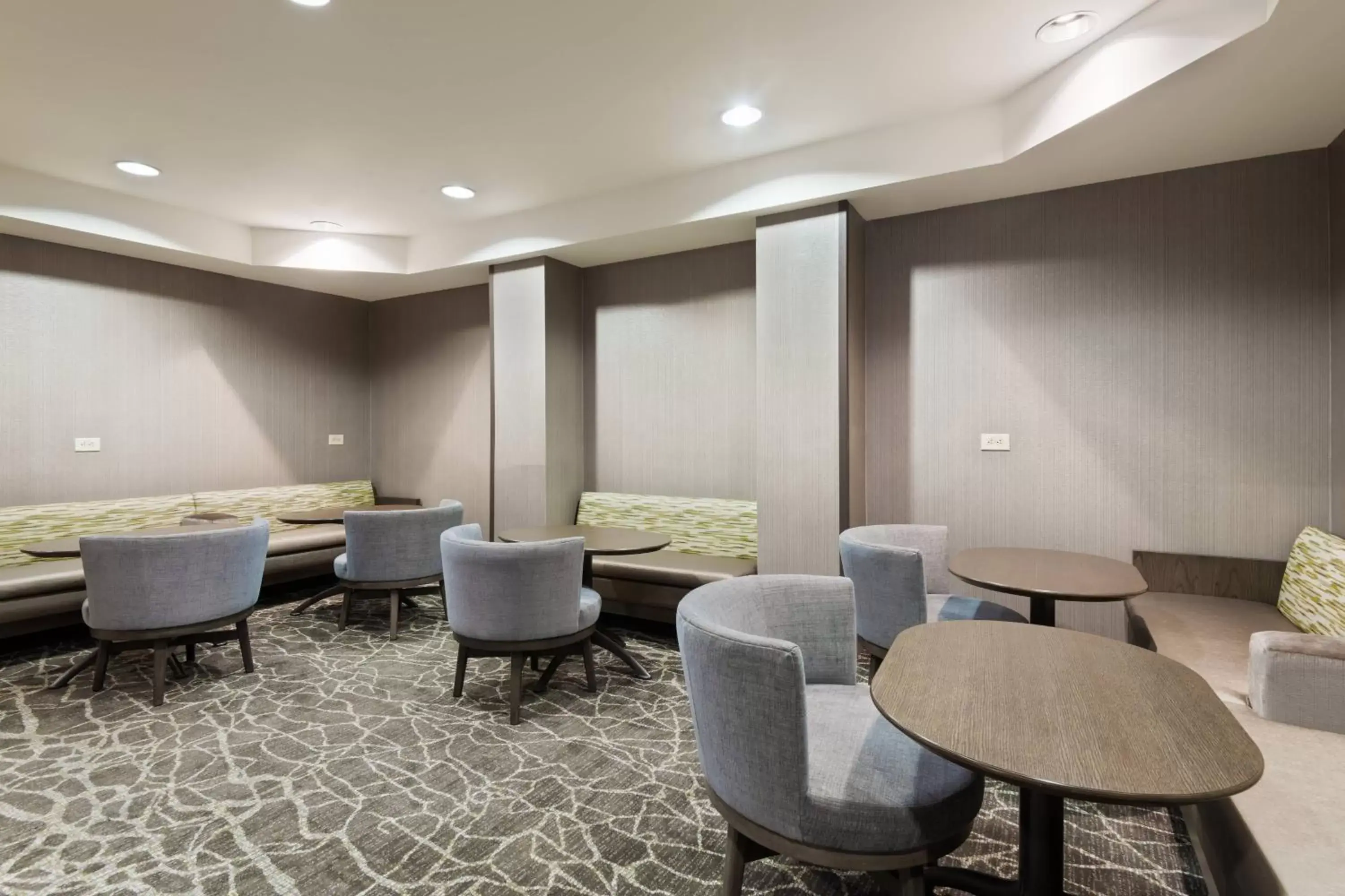 Lobby or reception in SpringHill Suites by Marriott Cleveland Solon