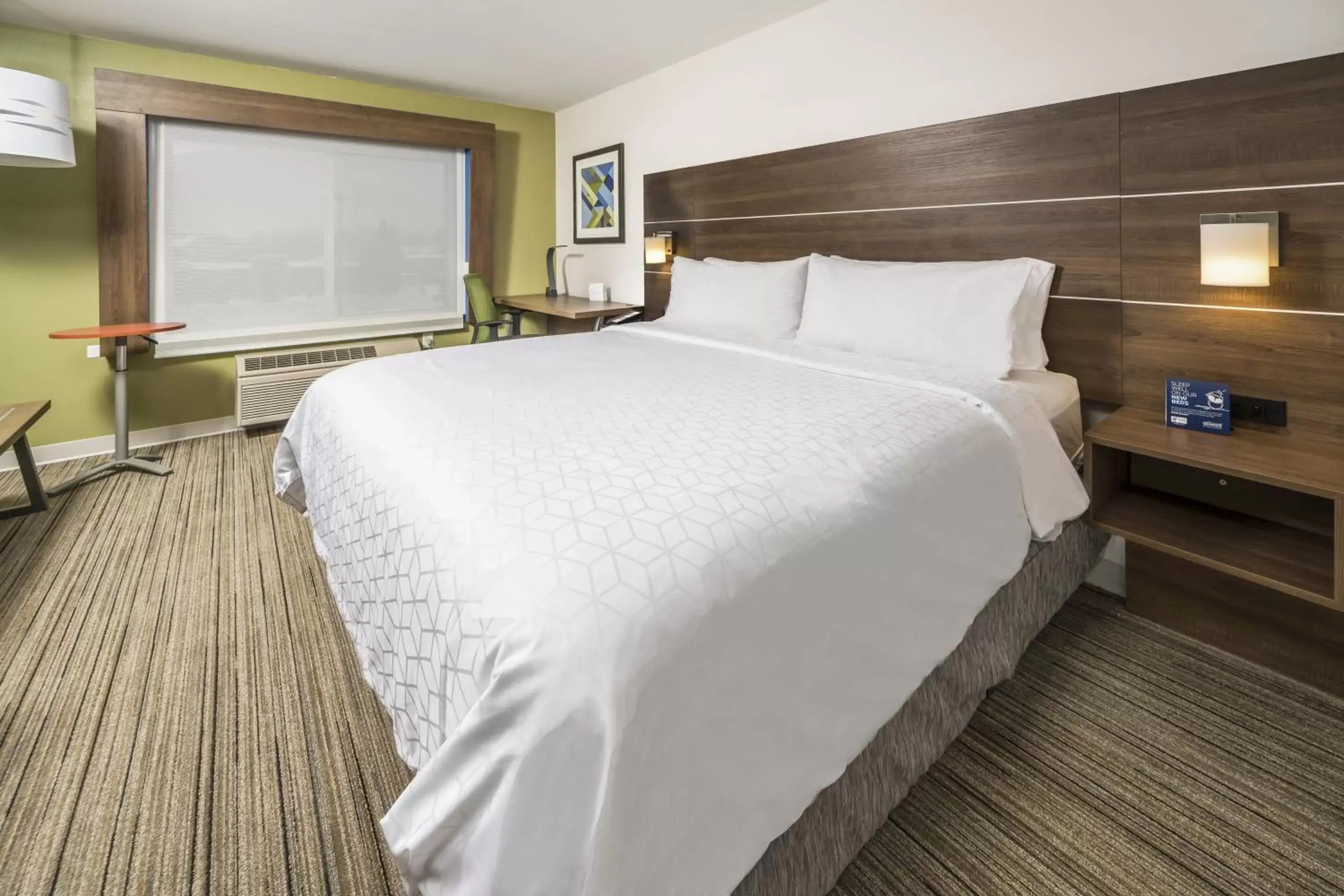 Photo of the whole room, Bed in Holiday Inn Express Chicago Northwest-Vernon Hills, an IHG Hotel